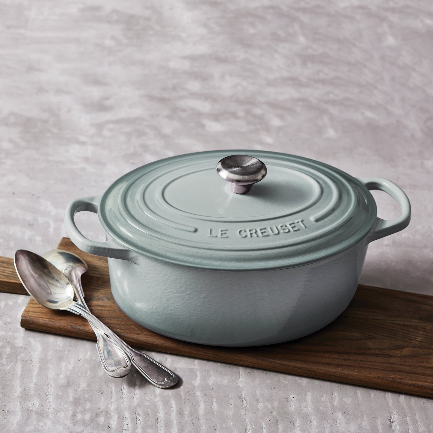 Le Creuset Signature Cast Iron 6.75-quart Sea Salt Oval Dutch Oven