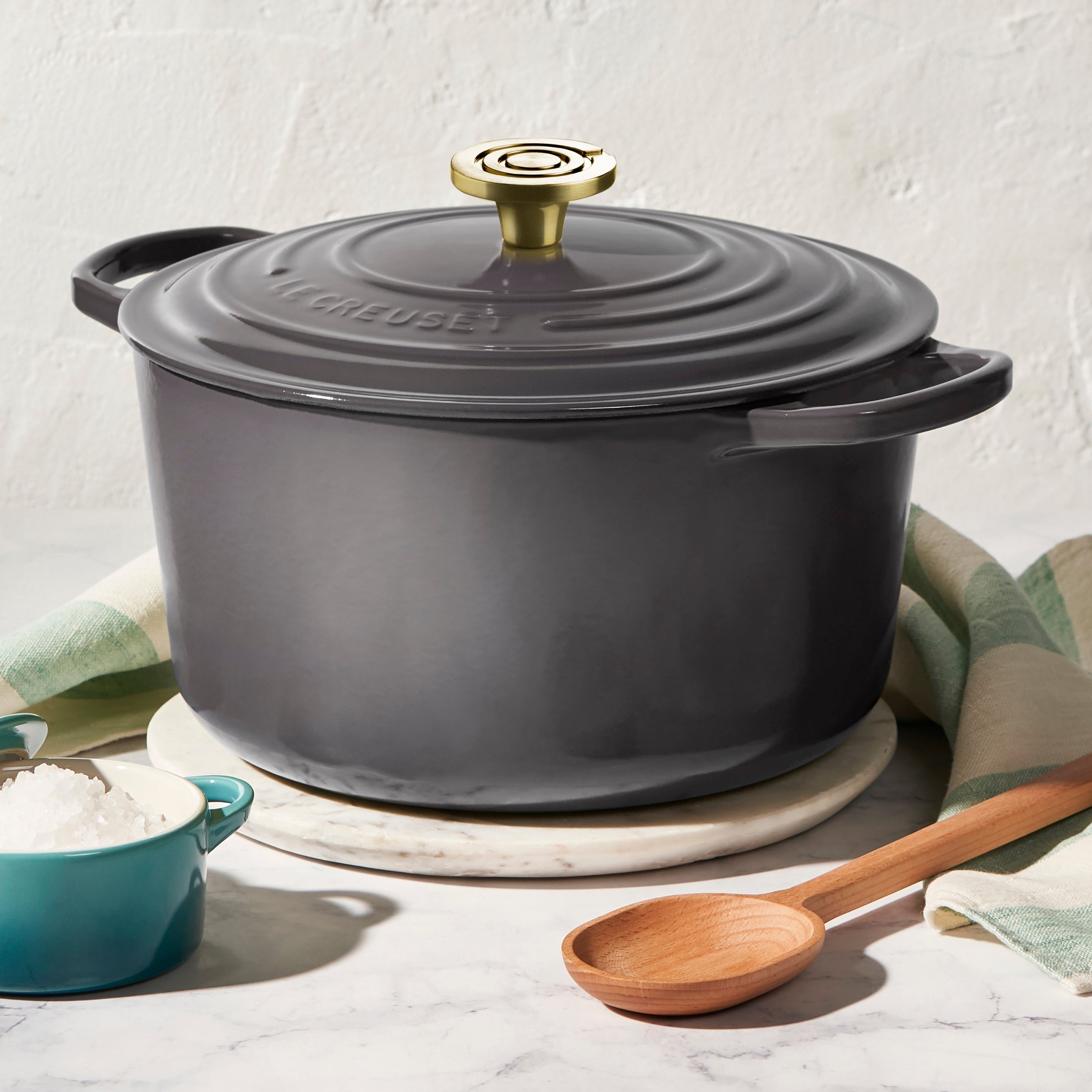 Le Creuset Signature Cast Iron 6.5-quart Oyster Round Deep Oven with Light Gold Crucible Knob