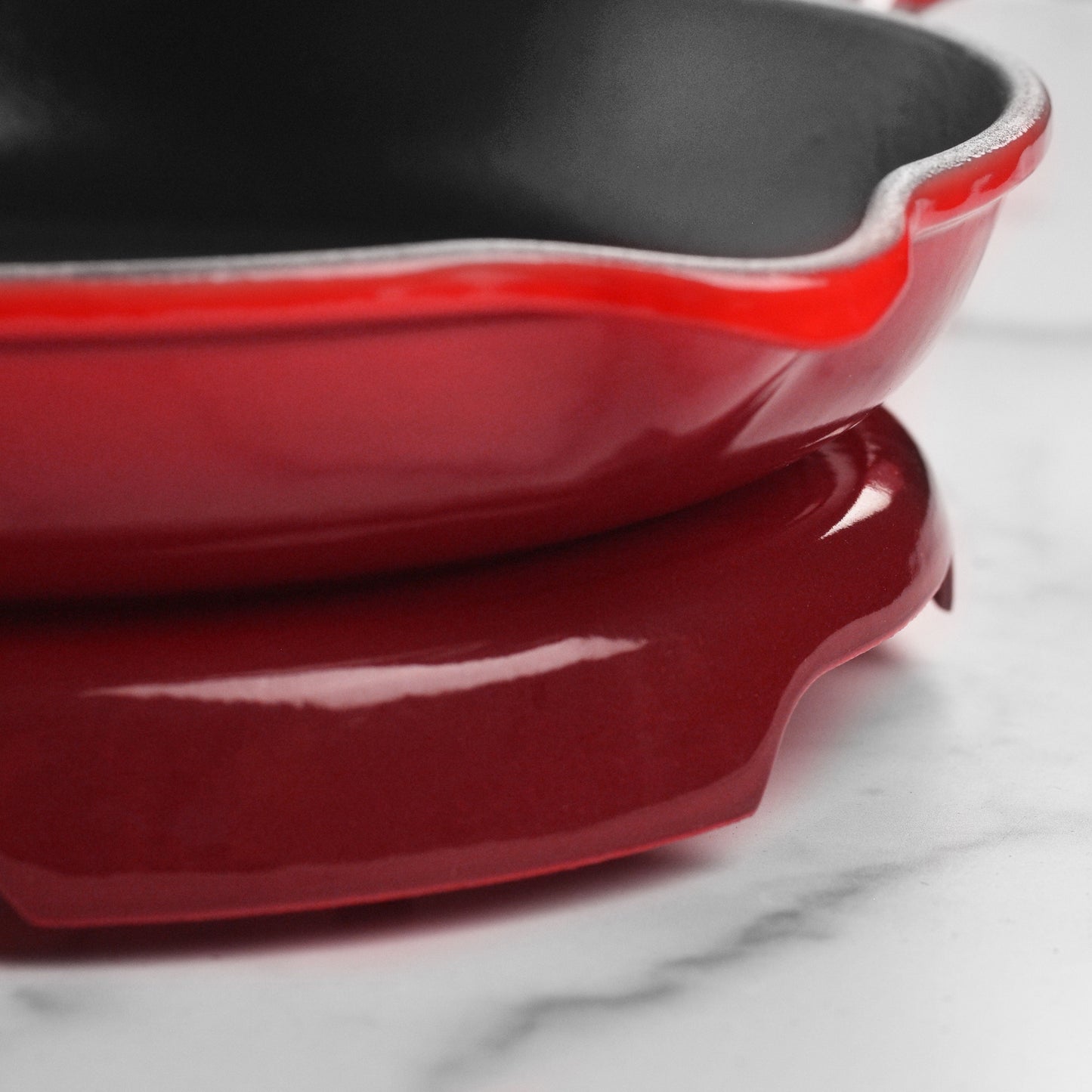 Le Creuset Signature Cast Iron 8.8" Cerise Round Trivet