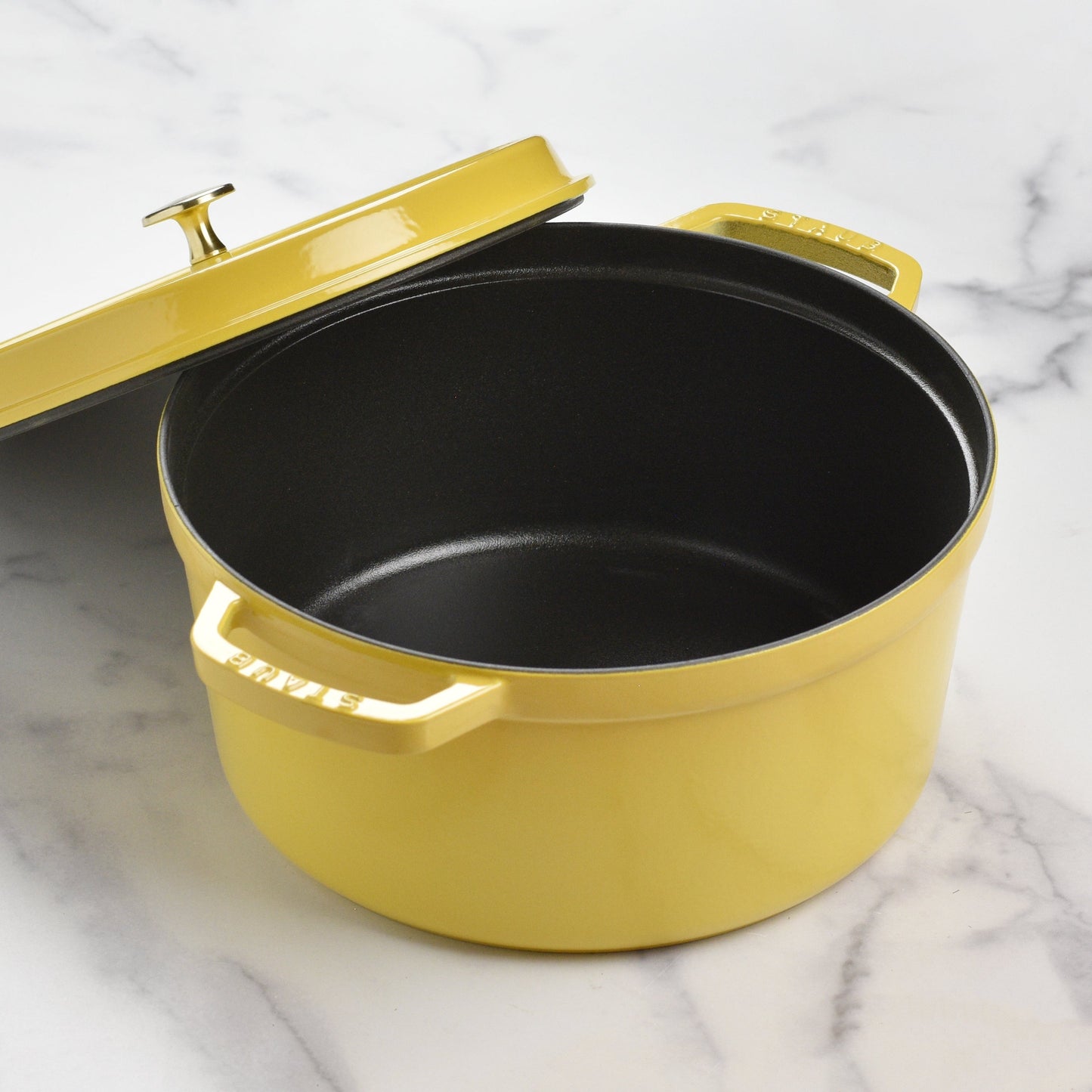 Staub 7-quart Citron Round Dutch Oven