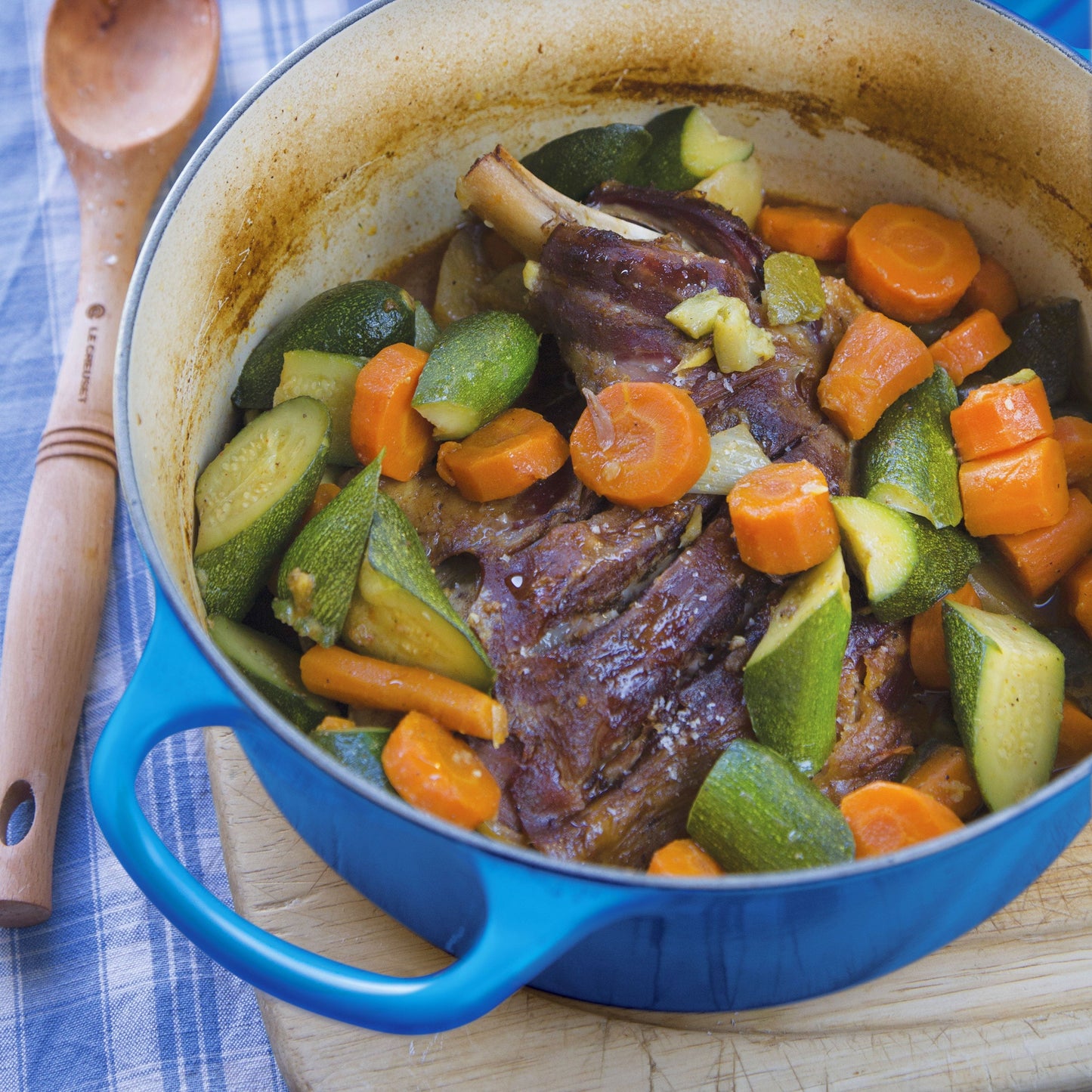 Le Creuset Signature Cast Iron 5.5-quart Marseille Round Dutch Oven
