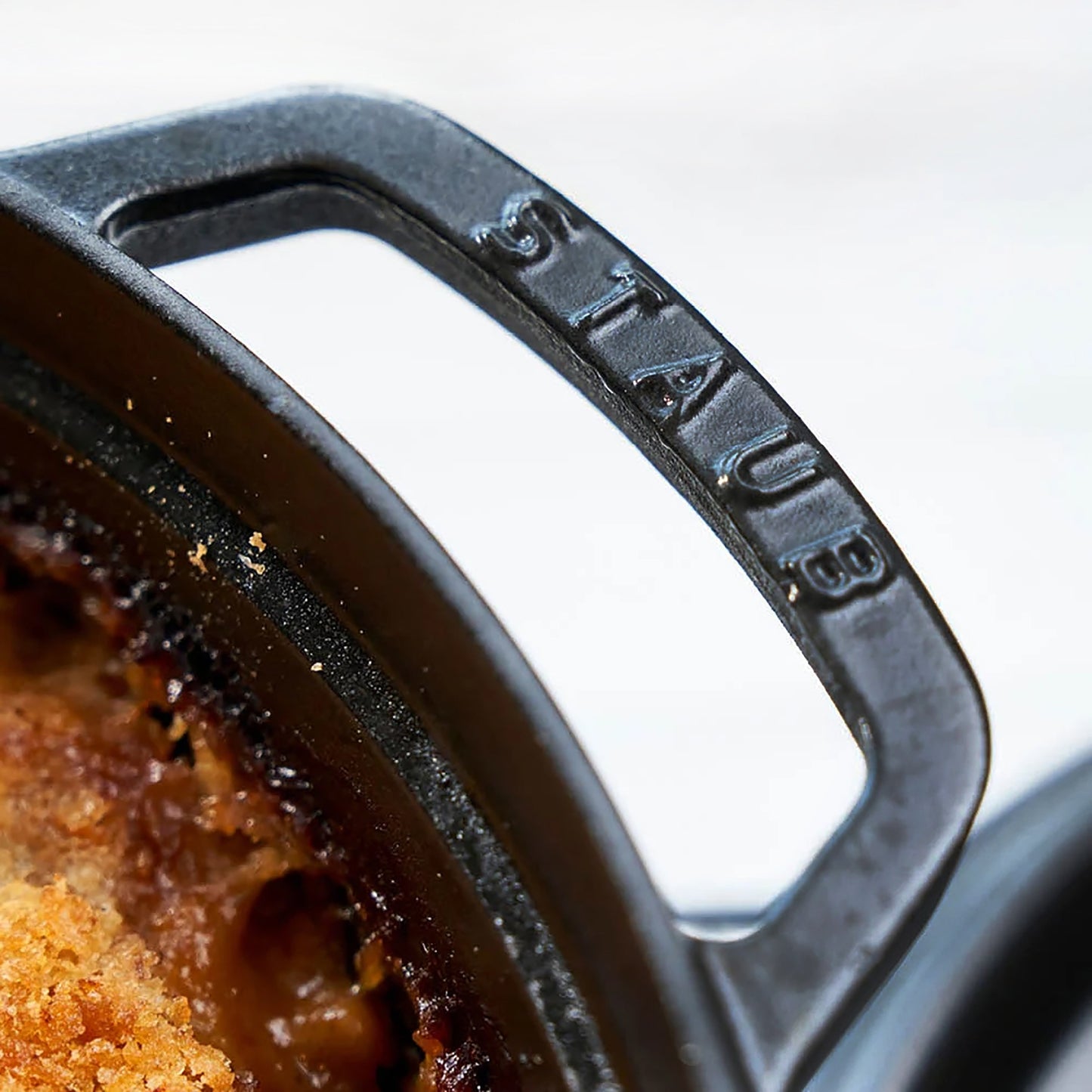 Staub 2.75-quart Matte Black Round Dutch Oven
