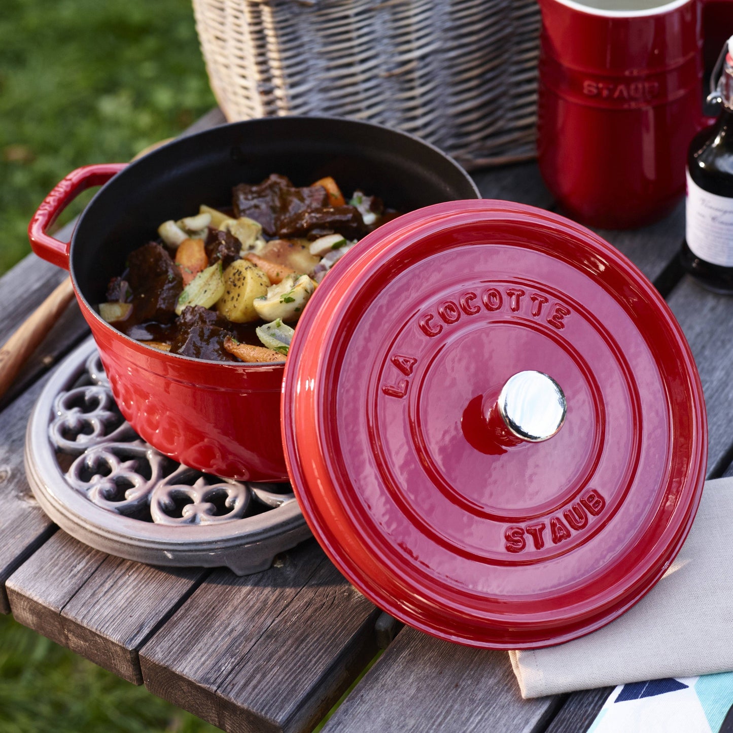 Staub 7-quart Cherry Red Round Dutch Oven