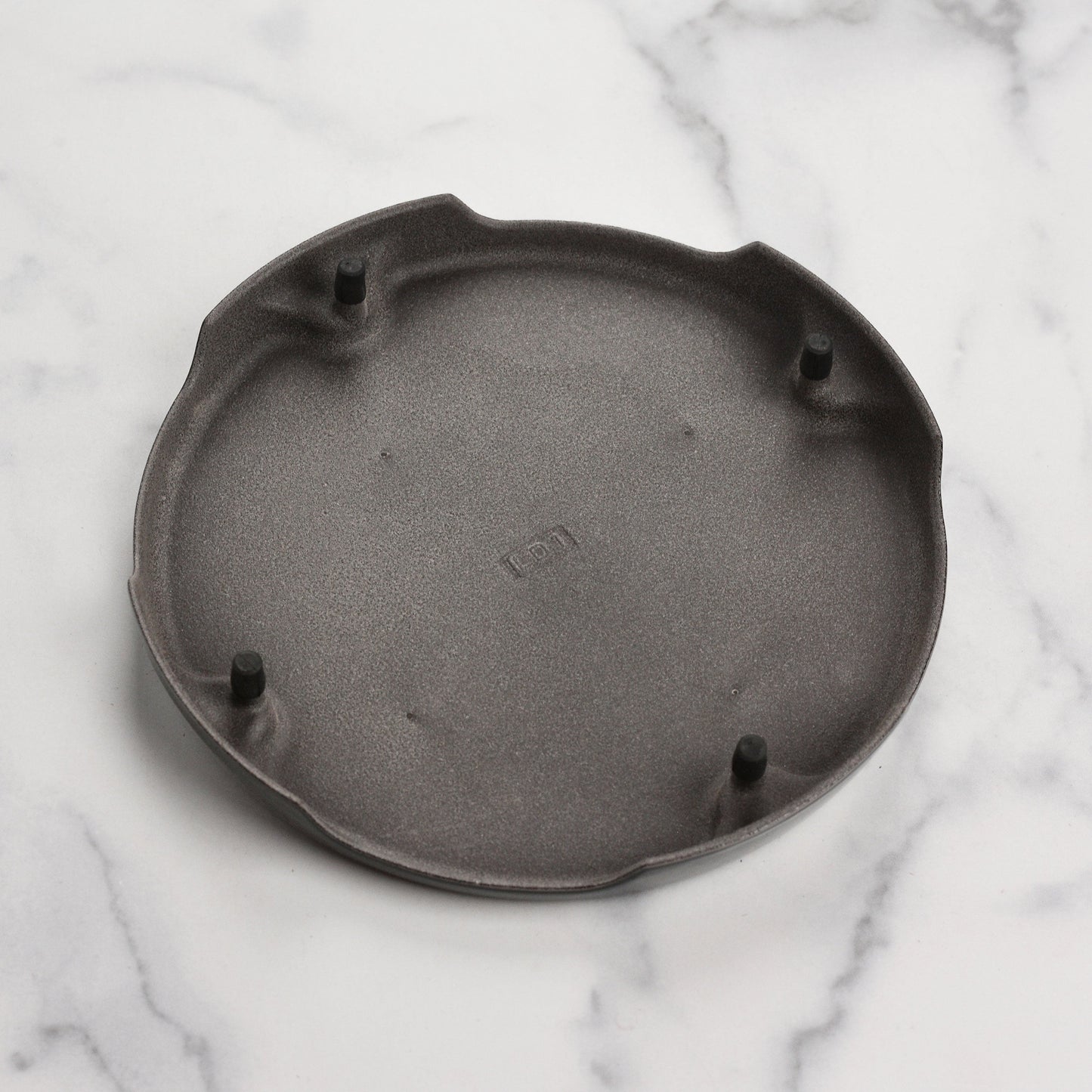 Le Creuset Signature Cast Iron 8.8" Oyster Round Trivet