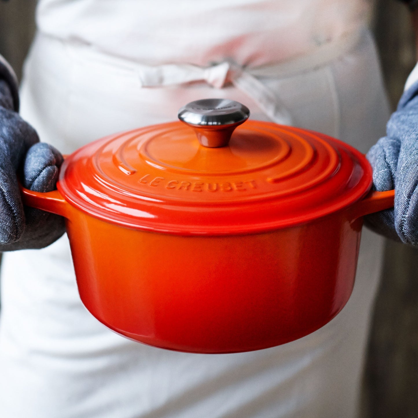 Le Creuset Signature Cast Iron 9-quart Flame Round Dutch Oven