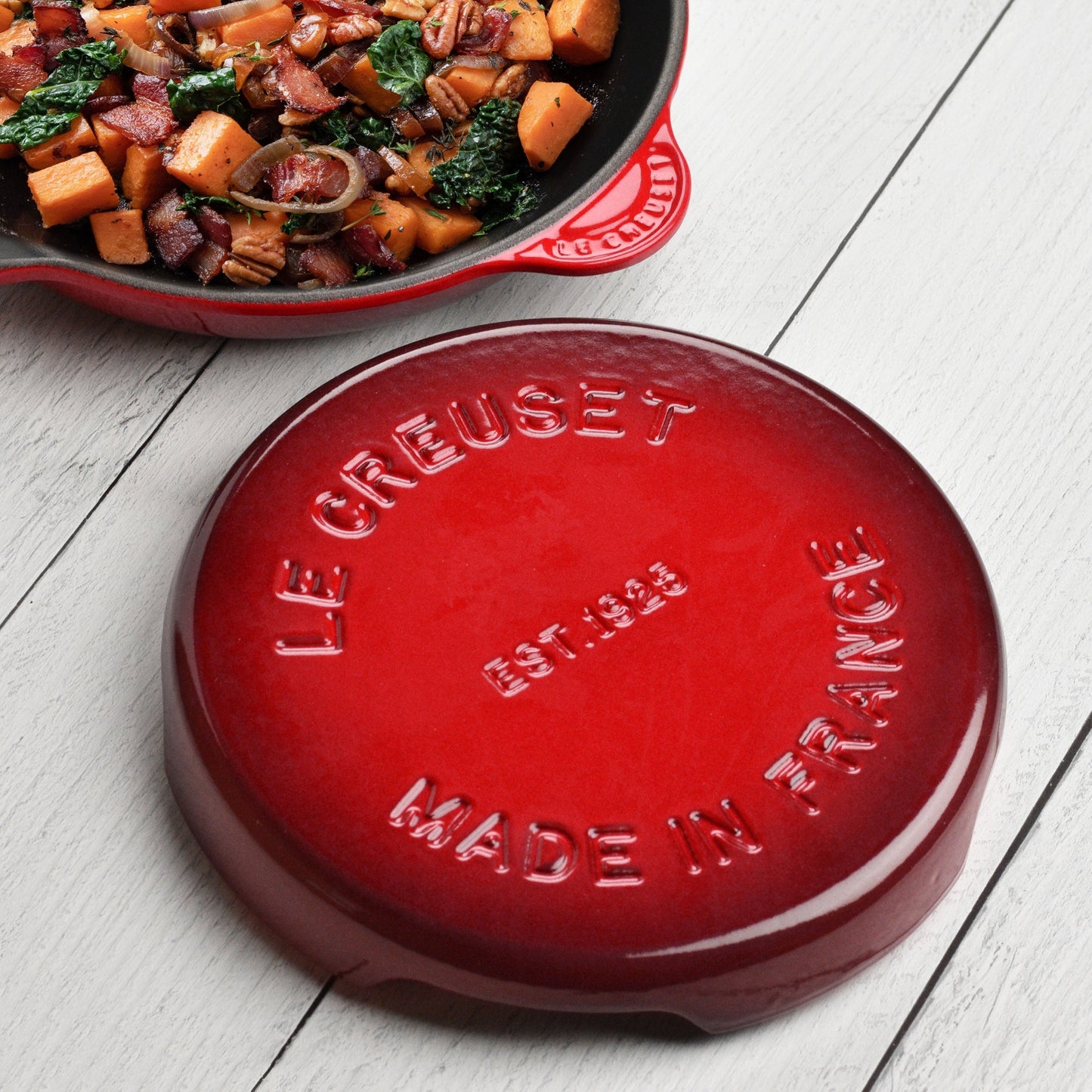 Le Creuset Signature Cast Iron 8.8" Cerise Round Trivet