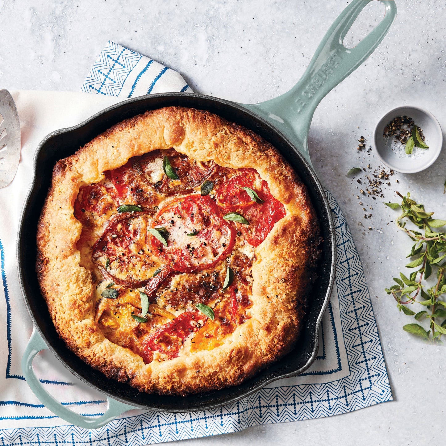 Le Creuset Signature Cast Iron 9" Sea Salt Iron Handle Skillet