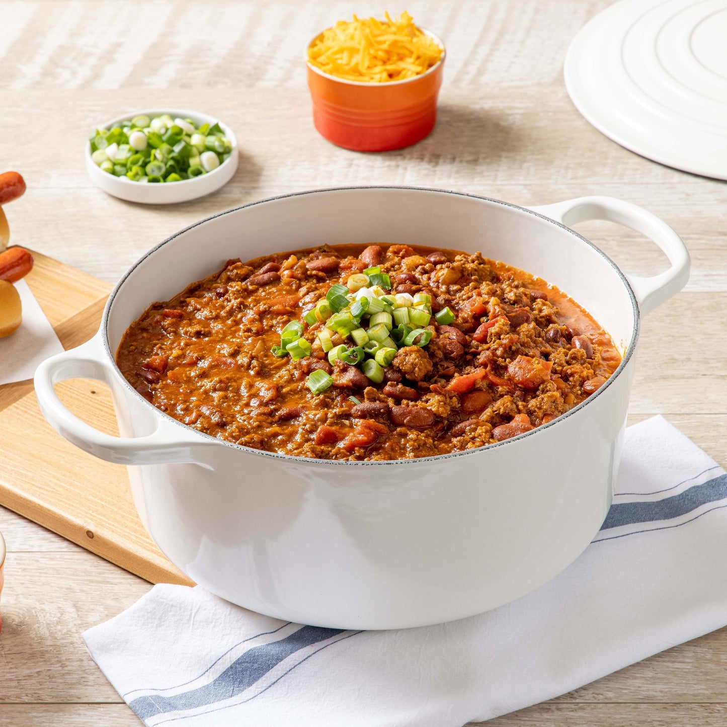 Le Creuset Signature Cast Iron 9-quart White Round Dutch Oven