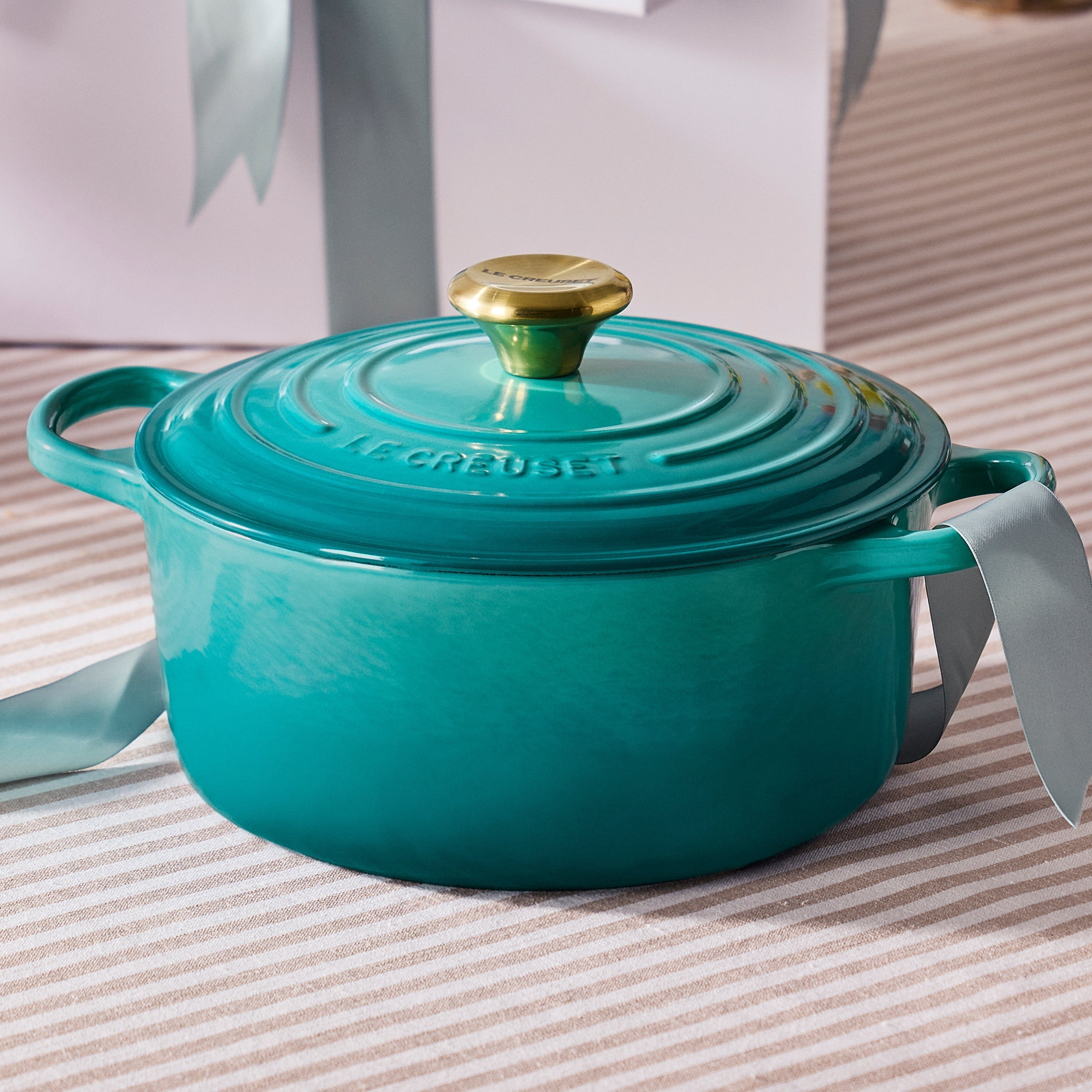 Le Creuset Signature Cast Iron 5.5-quart Bleu Riviera Round Dutch Oven
