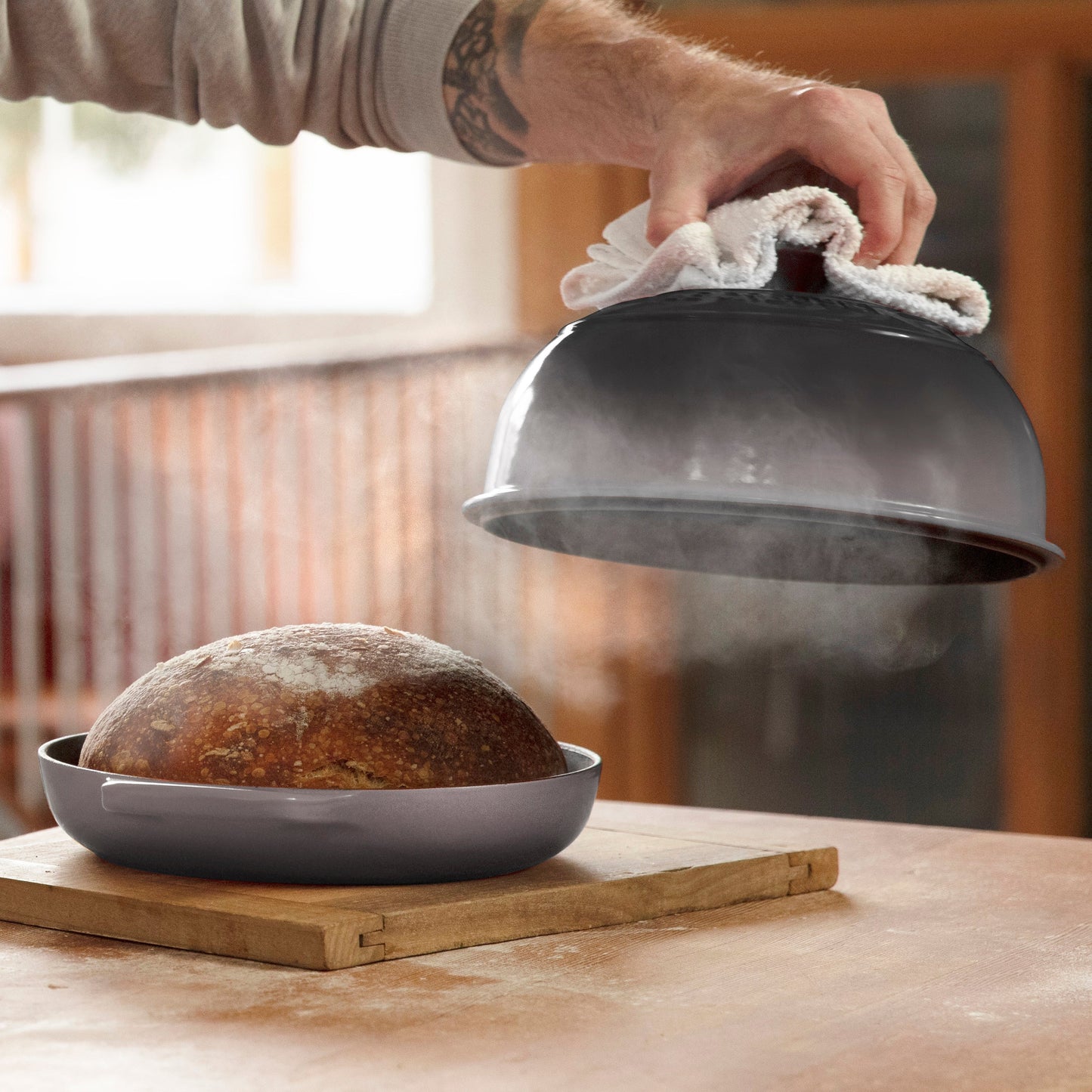 Le Creuset Signature Cast Iron 9.5" Oyster Bread Oven