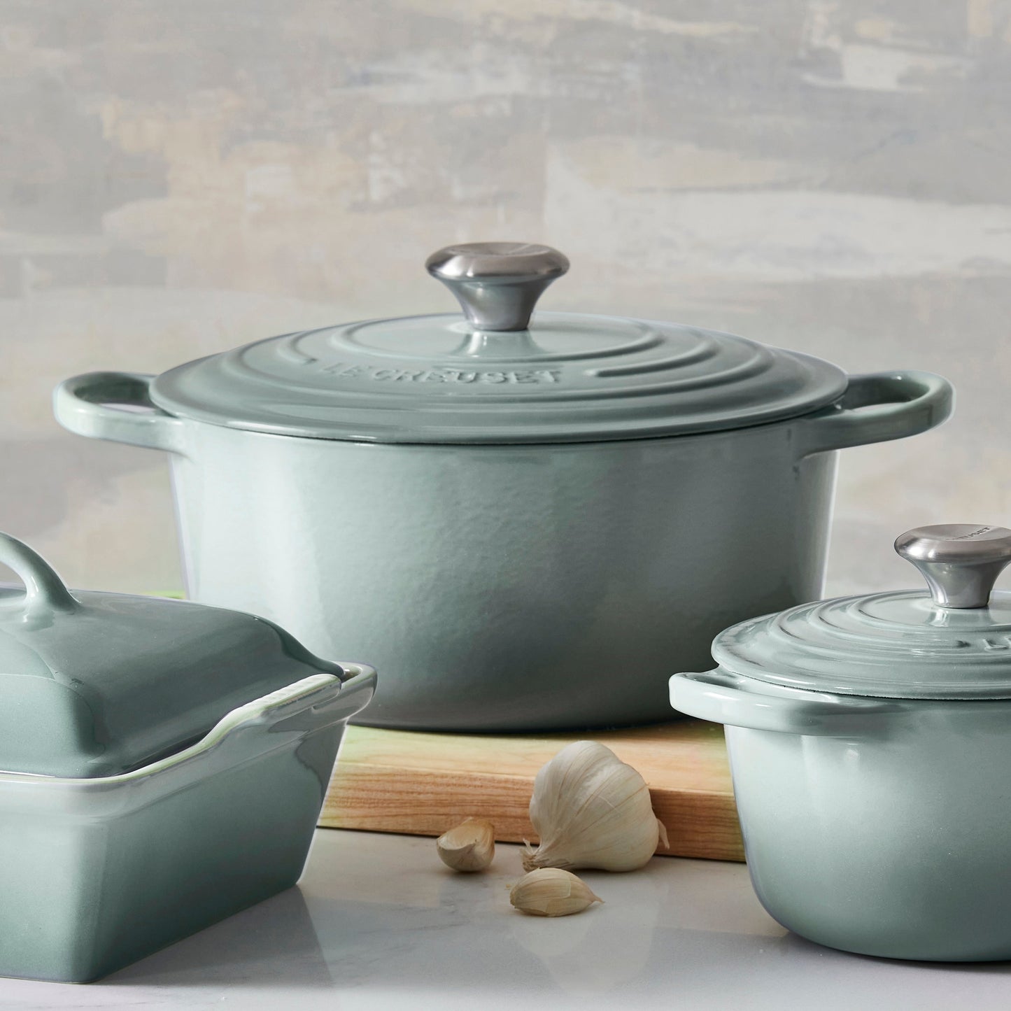 Le Creuset Signature Cast Iron 4.5-quart Sea Salt Round Dutch Oven
