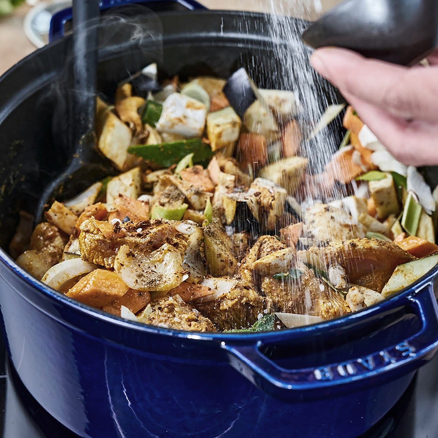 Staub 7-quart Sapphire Blue Round Dutch Oven