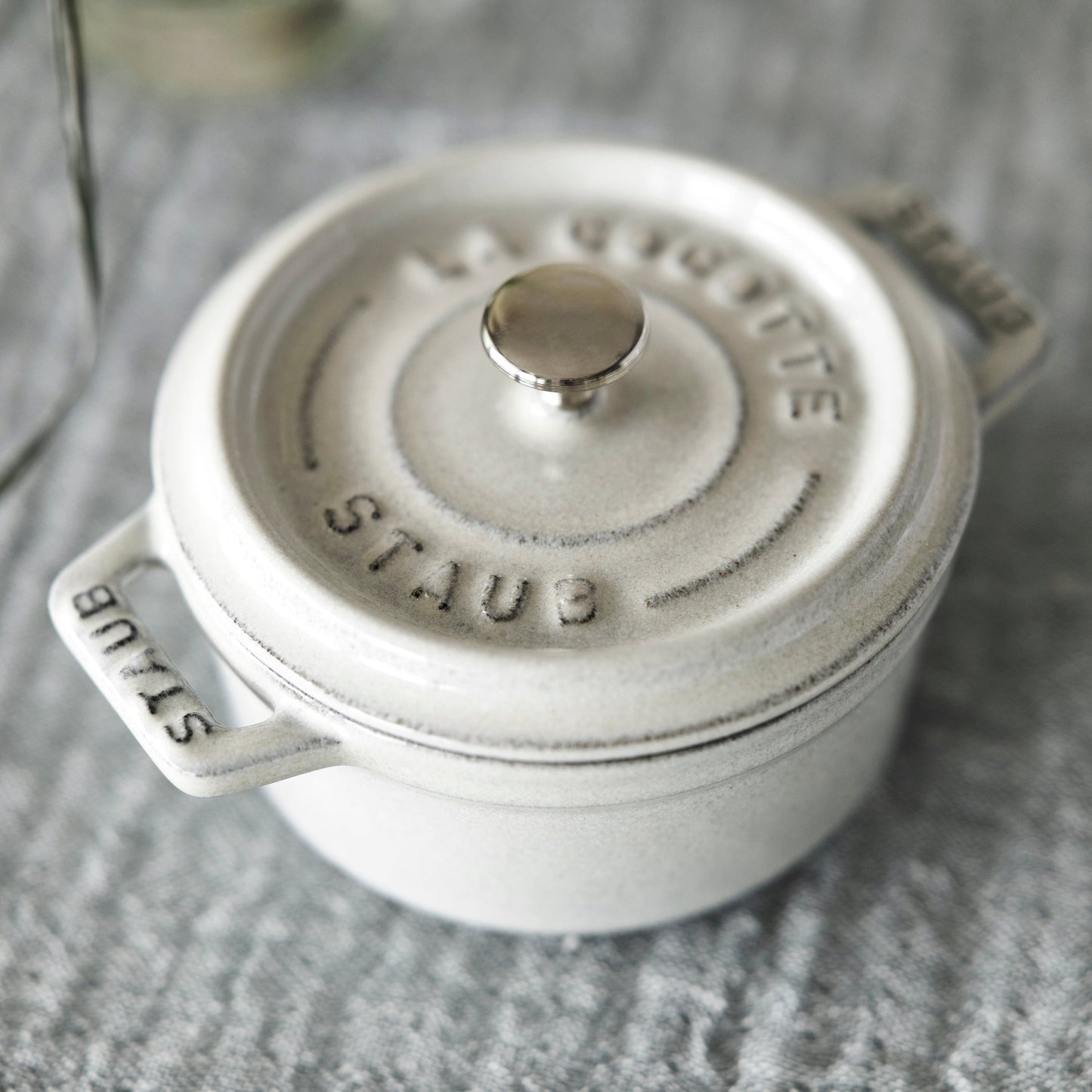 Staub 0.25-quart White Truffle Mini Round Dutch Oven