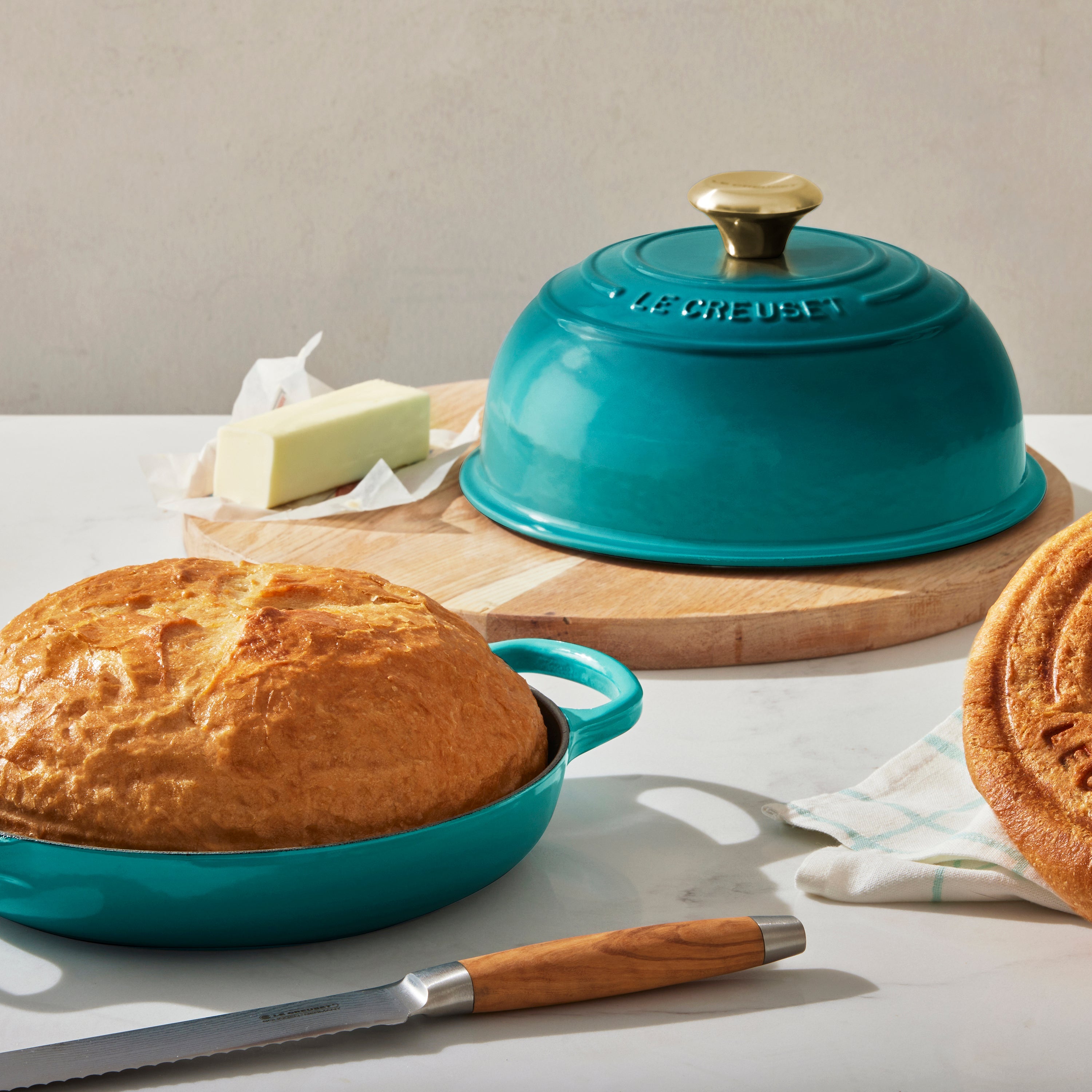 Le Creuset Signature Cast Iron 9.5" Bleu Riviera Bread Oven
