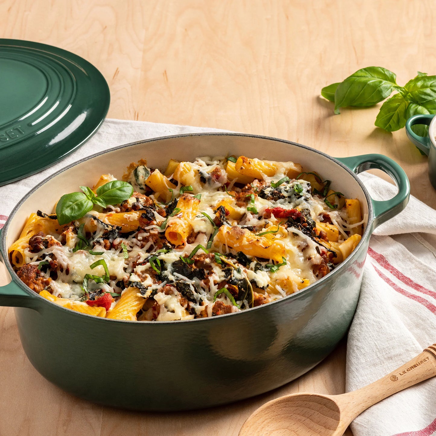Le Creuset Signature Cast Iron 15.5-quart Artichaut Oval Dutch Oven