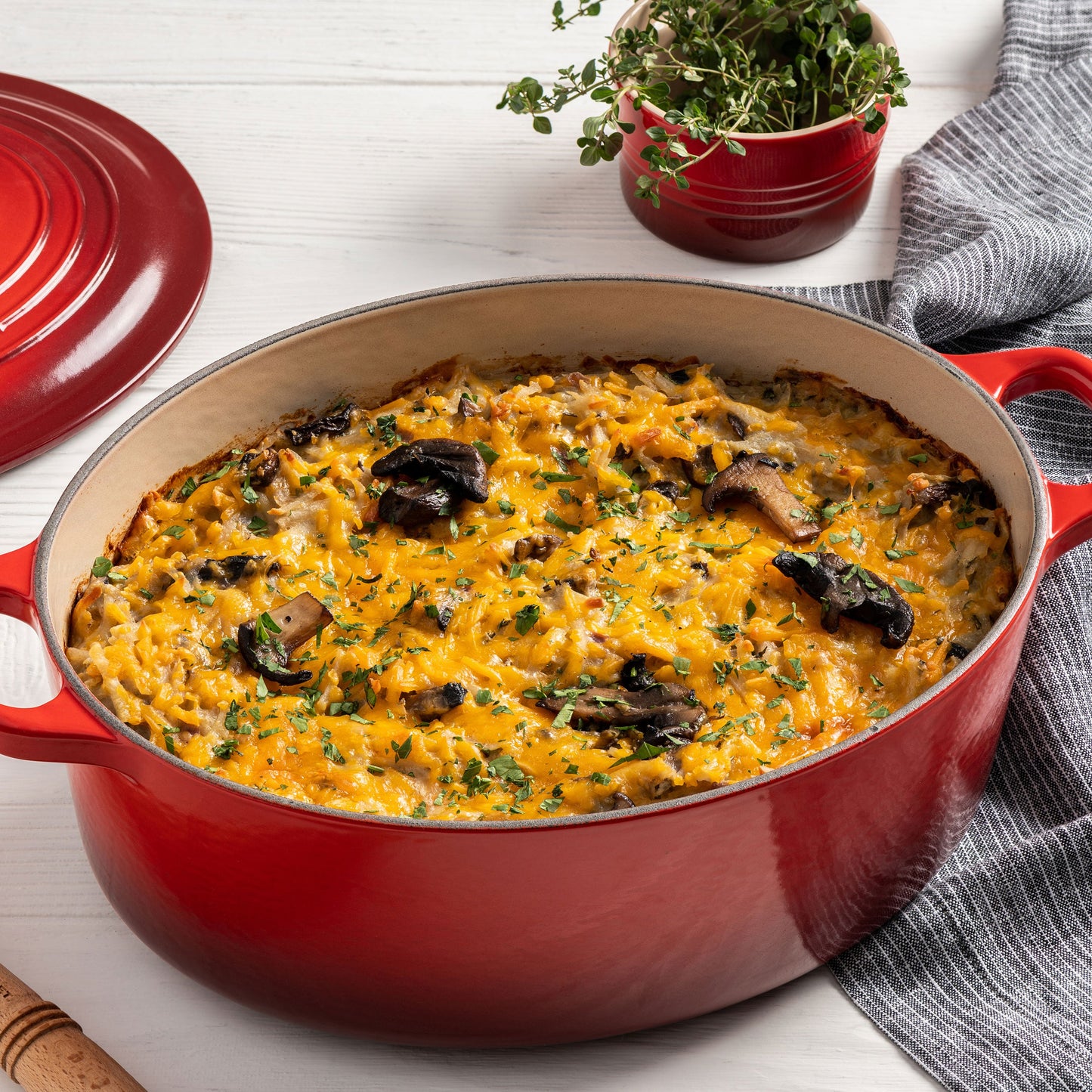 Le Creuset Signature Cast Iron 9.5-quart Cerise Oval Dutch Oven