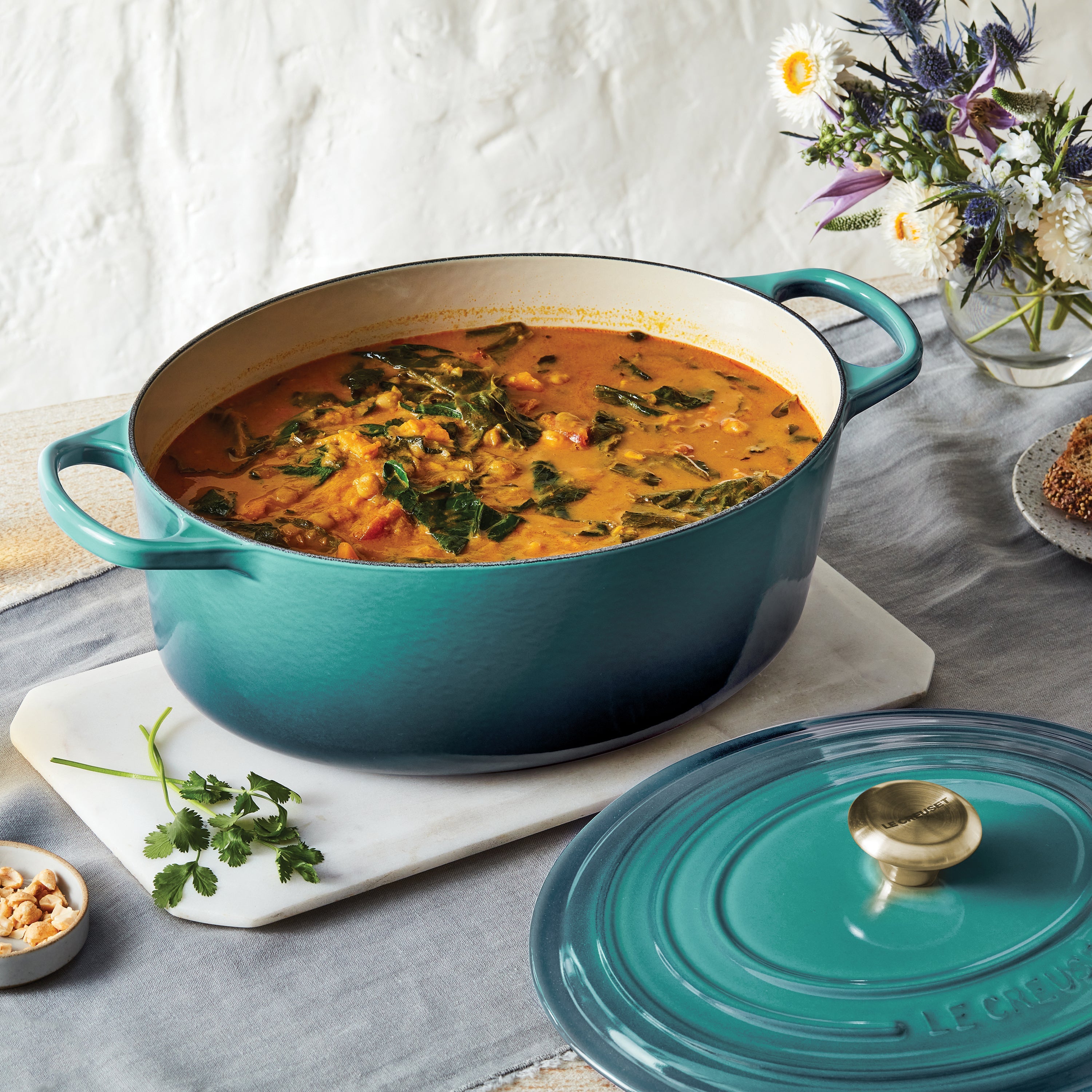 Le Creuset Signature Cast Iron 6.75-quart Bleu Riviera Oval Dutch Oven
