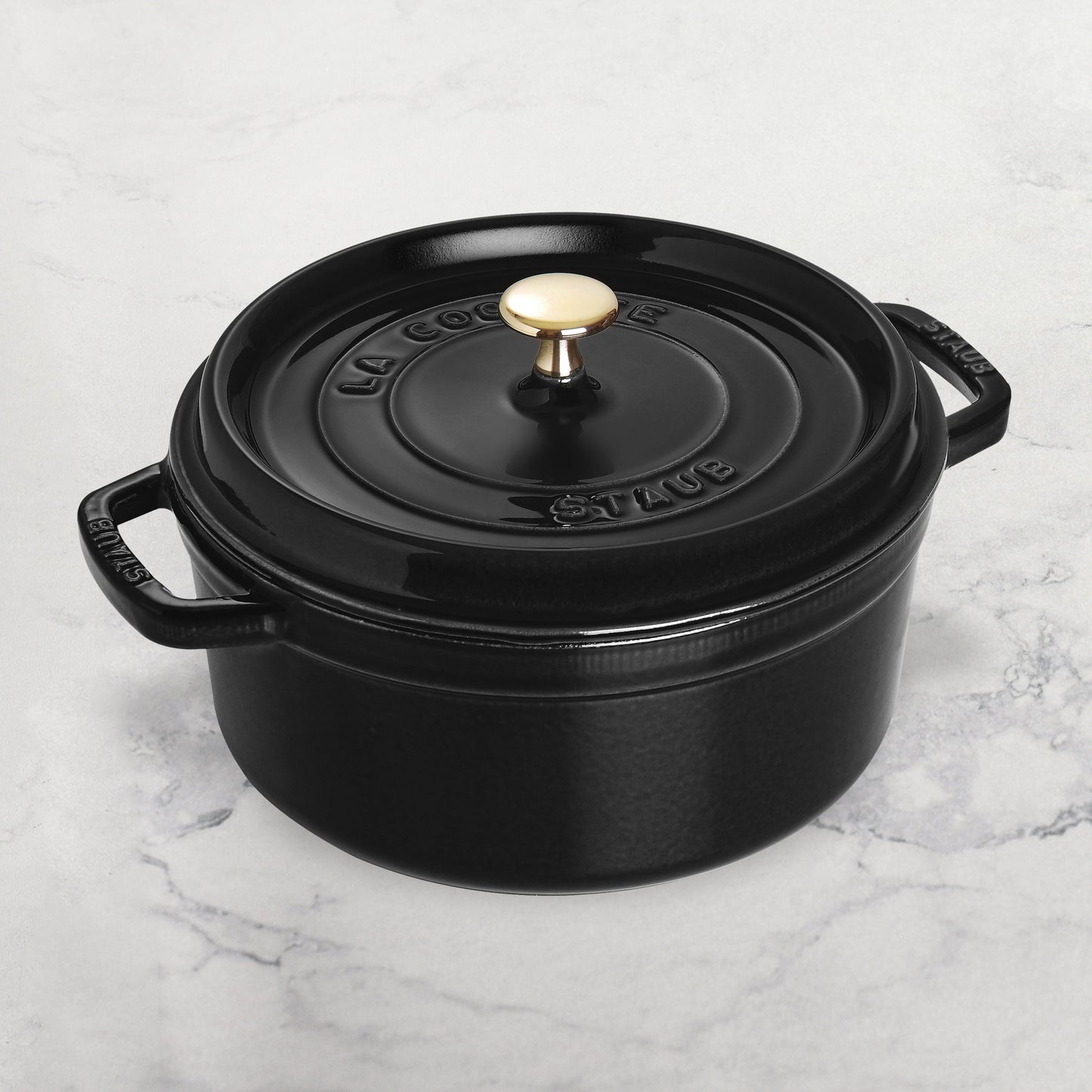 Staub 7-quart Matte Black Round Dutch Oven