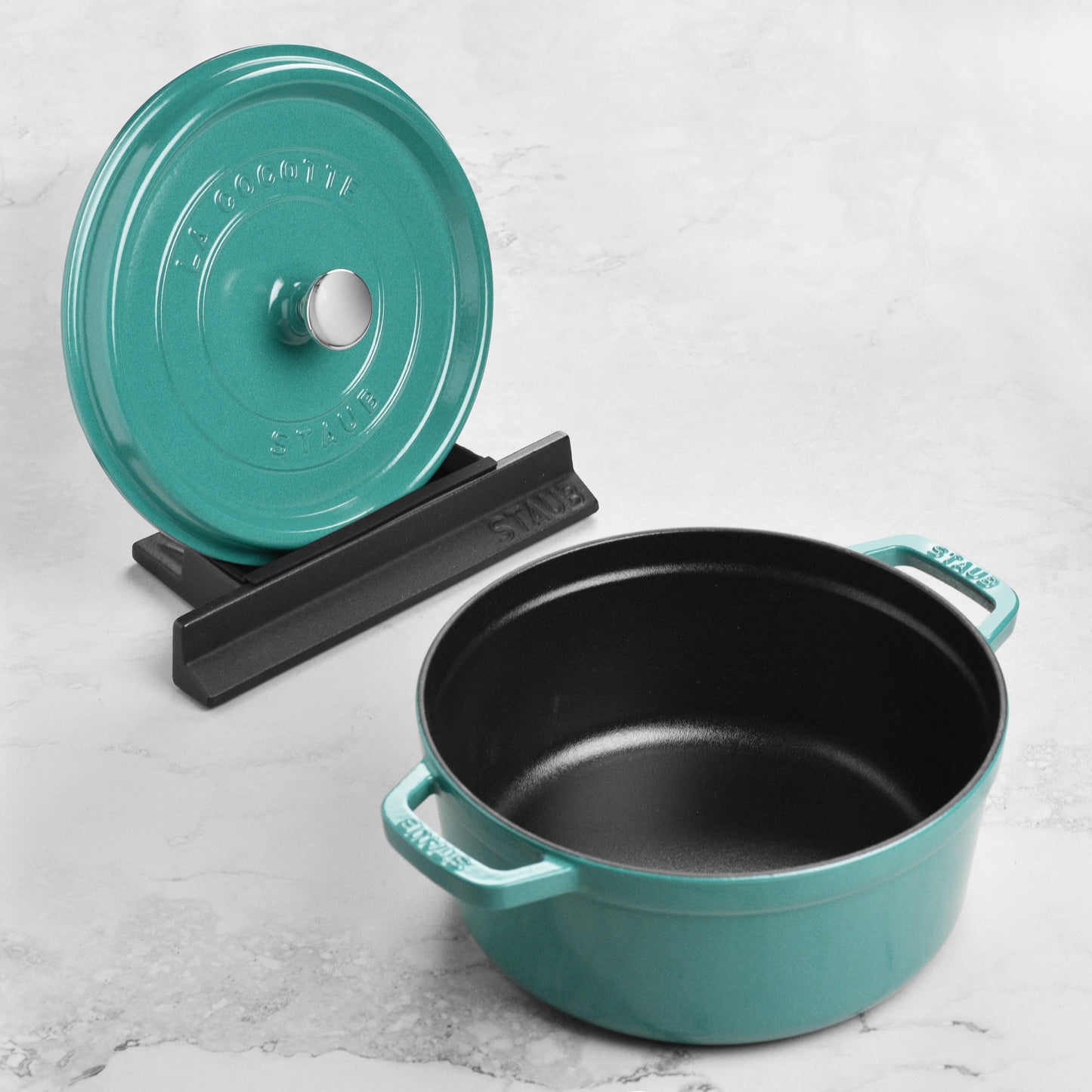 Staub 4-quart Turquoise Round Dutch Oven with Lid Holder
