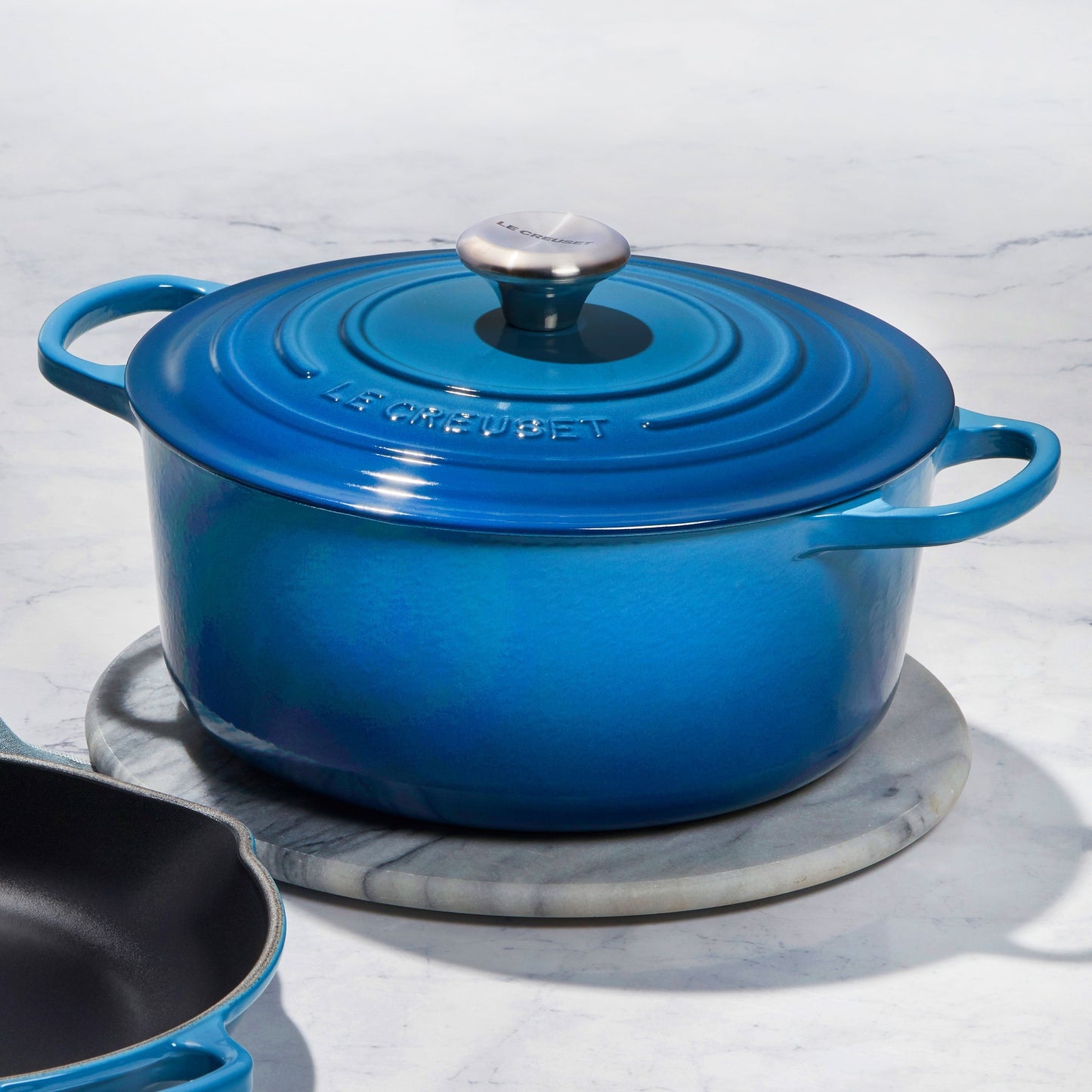 Le Creuset Signature Cast Iron 5.5-quart Marseille Round Dutch Oven