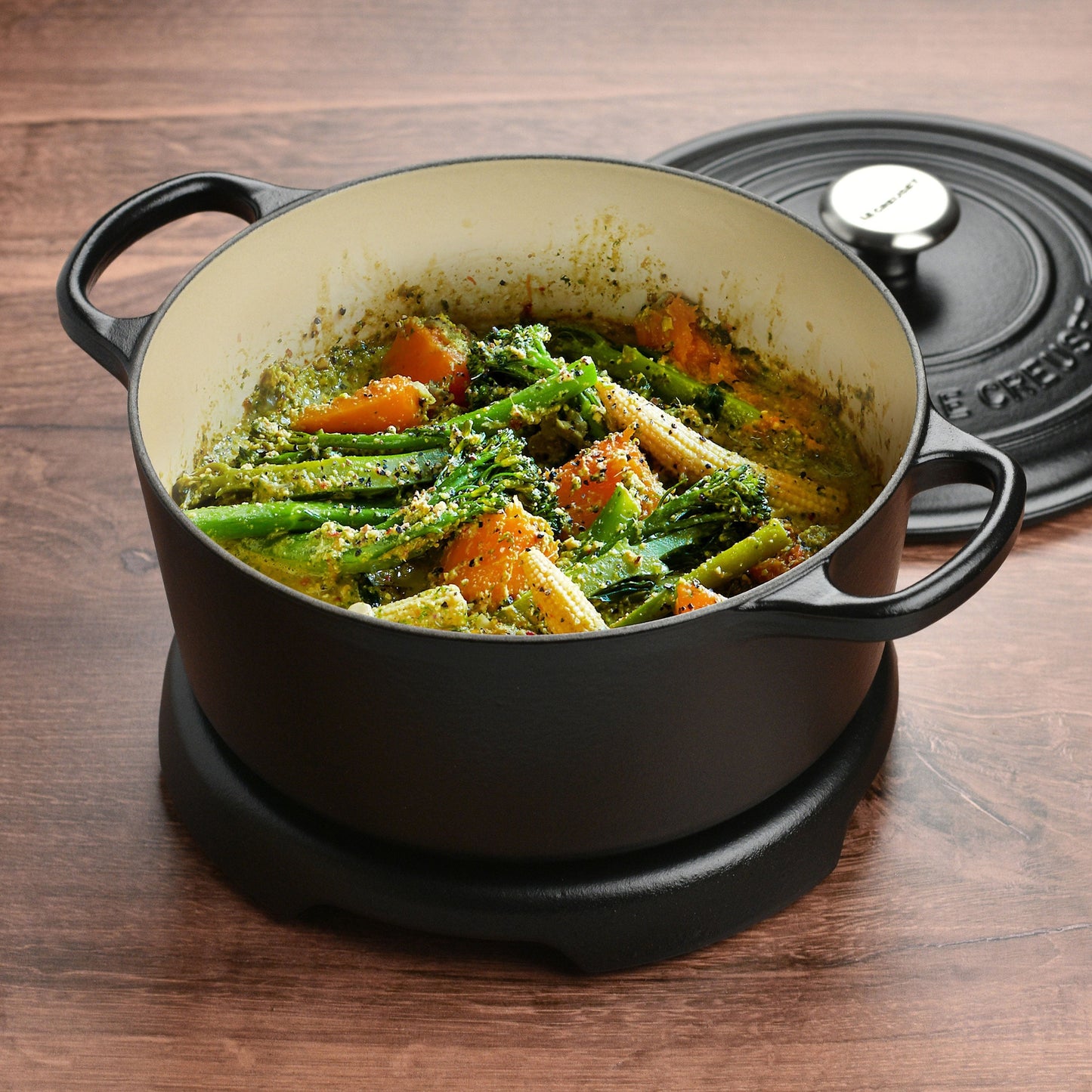 Le Creuset Signature Cast Iron 8.8" Licorice Round Trivet