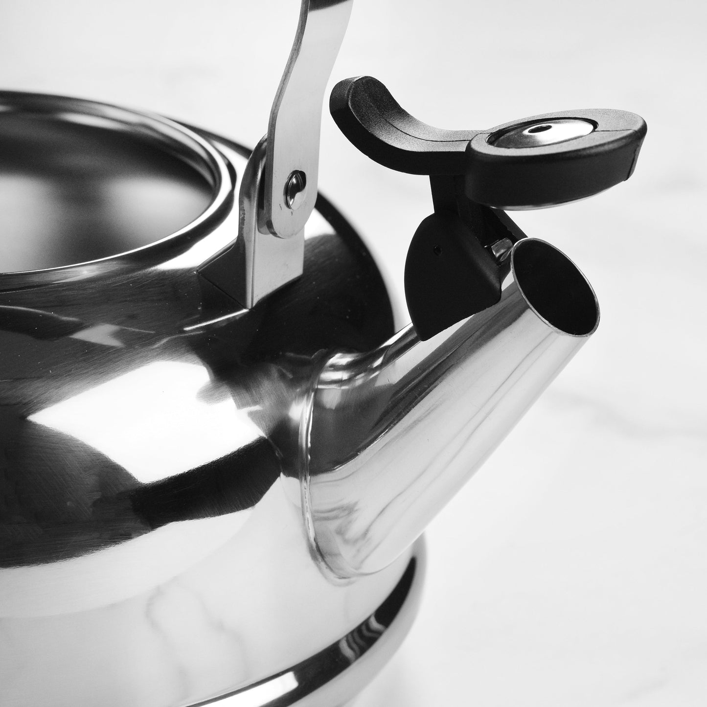 Le Creuset 1.7-quart Stainless Steel Whistling Tea Kettle