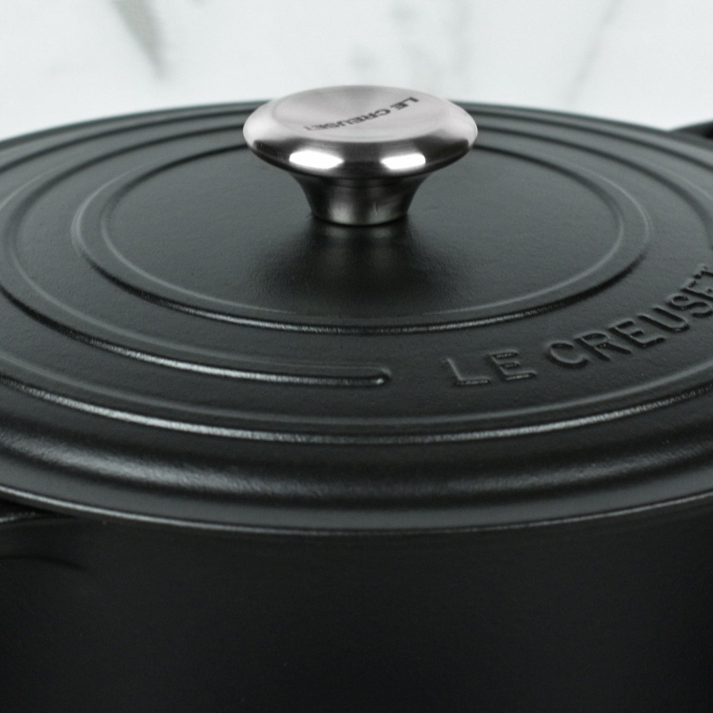 Le Creuset Signature Cast Iron 6.75-quart Licorice Oval Dutch Oven