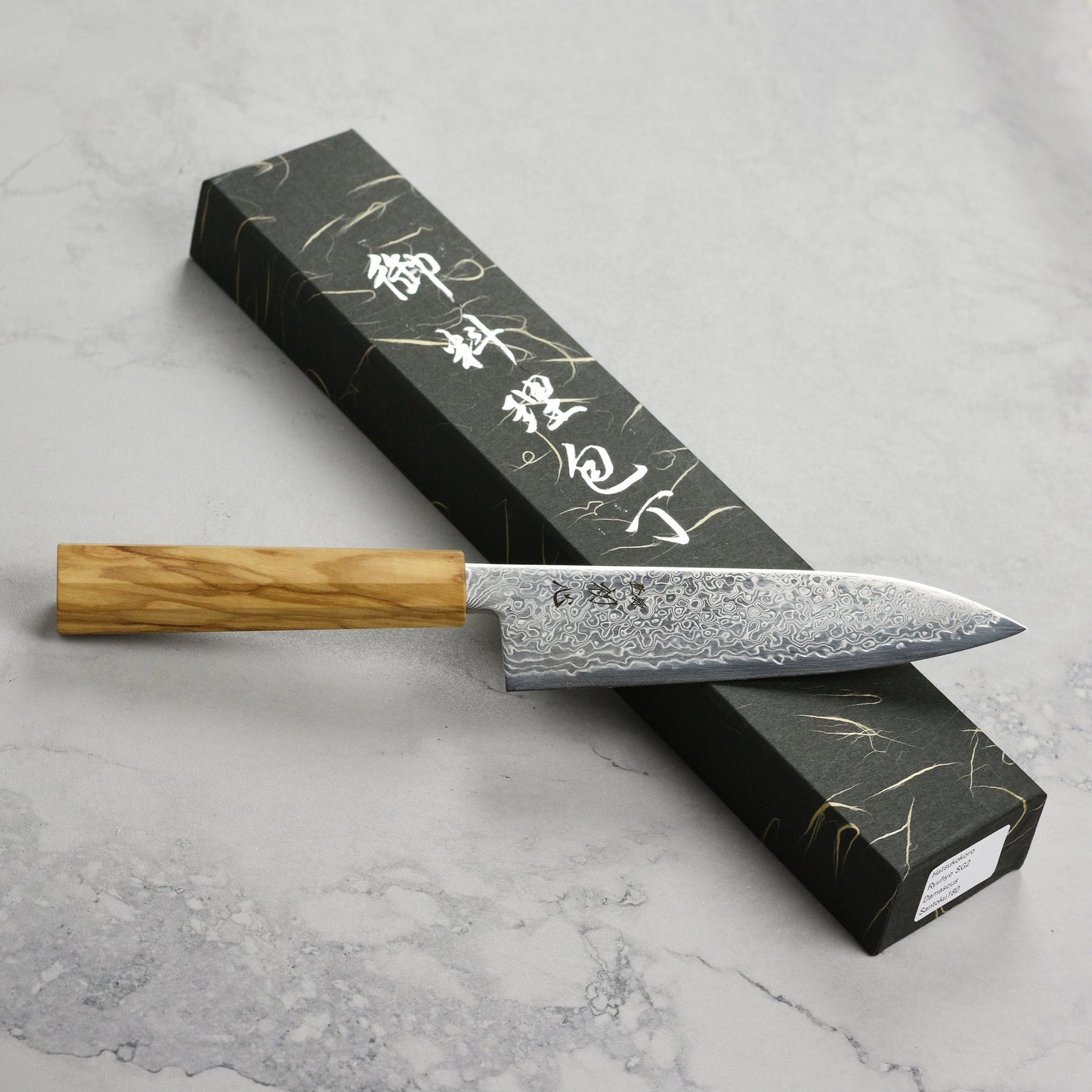 Hatsukokoro Ryuhyo SG2 Damascus 7" Santoku, Olivewood