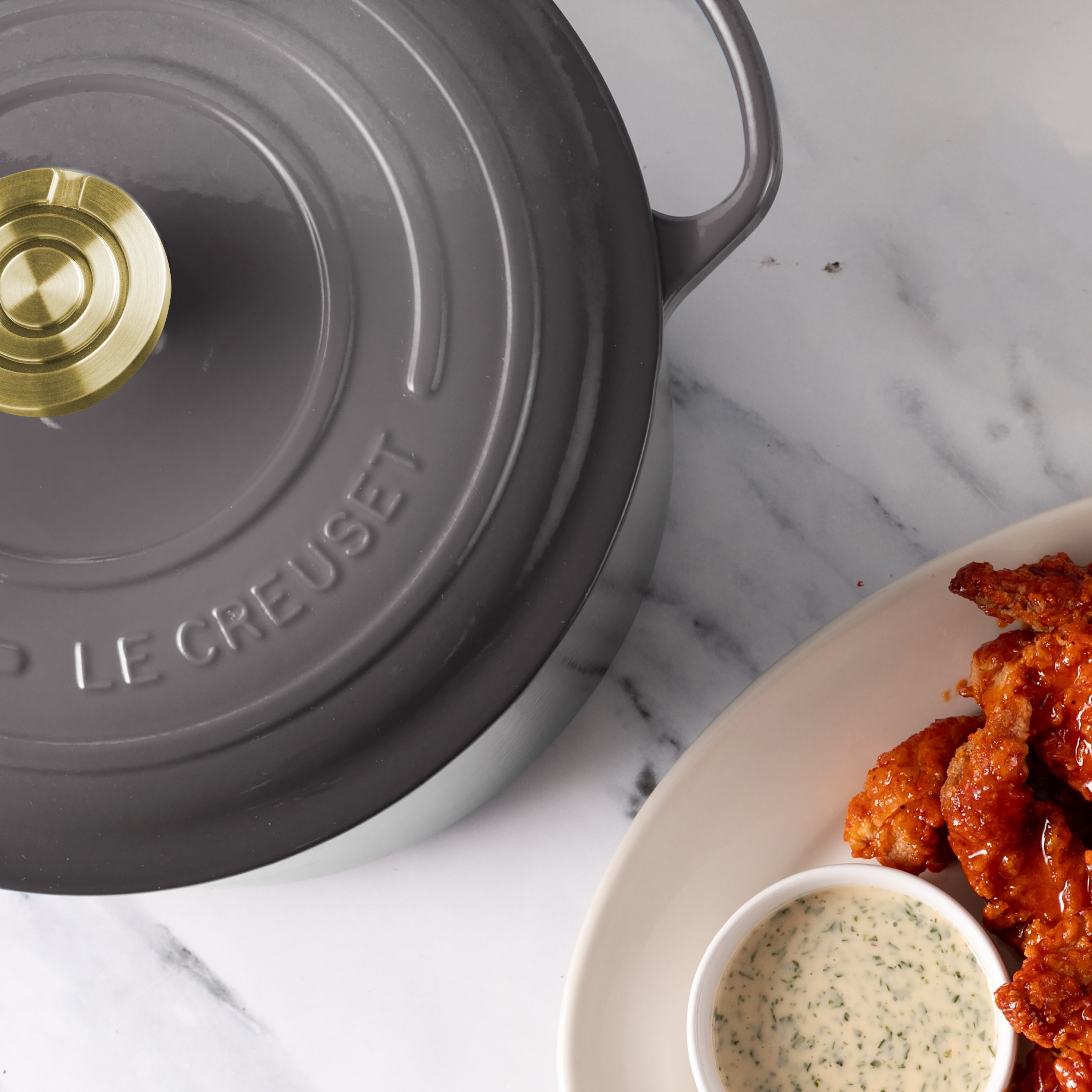 Le Creuset Signature Cast Iron 6.5-quart Oyster Round Deep Oven with Light Gold Crucible Knob