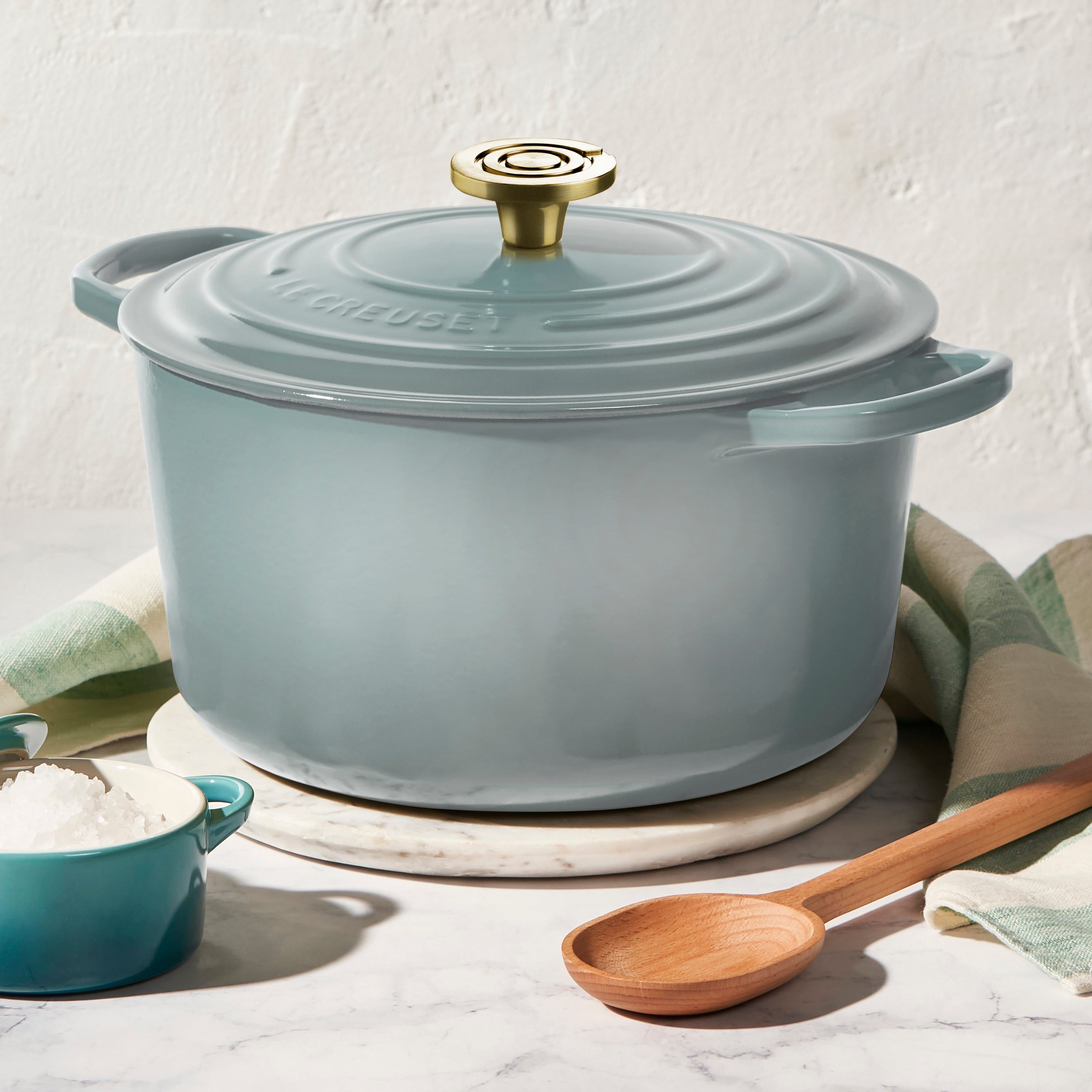 Le Creuset Signature Cast Iron 6.5-quart Sea Salt Round Deep Oven with Light Gold Crucible Knob