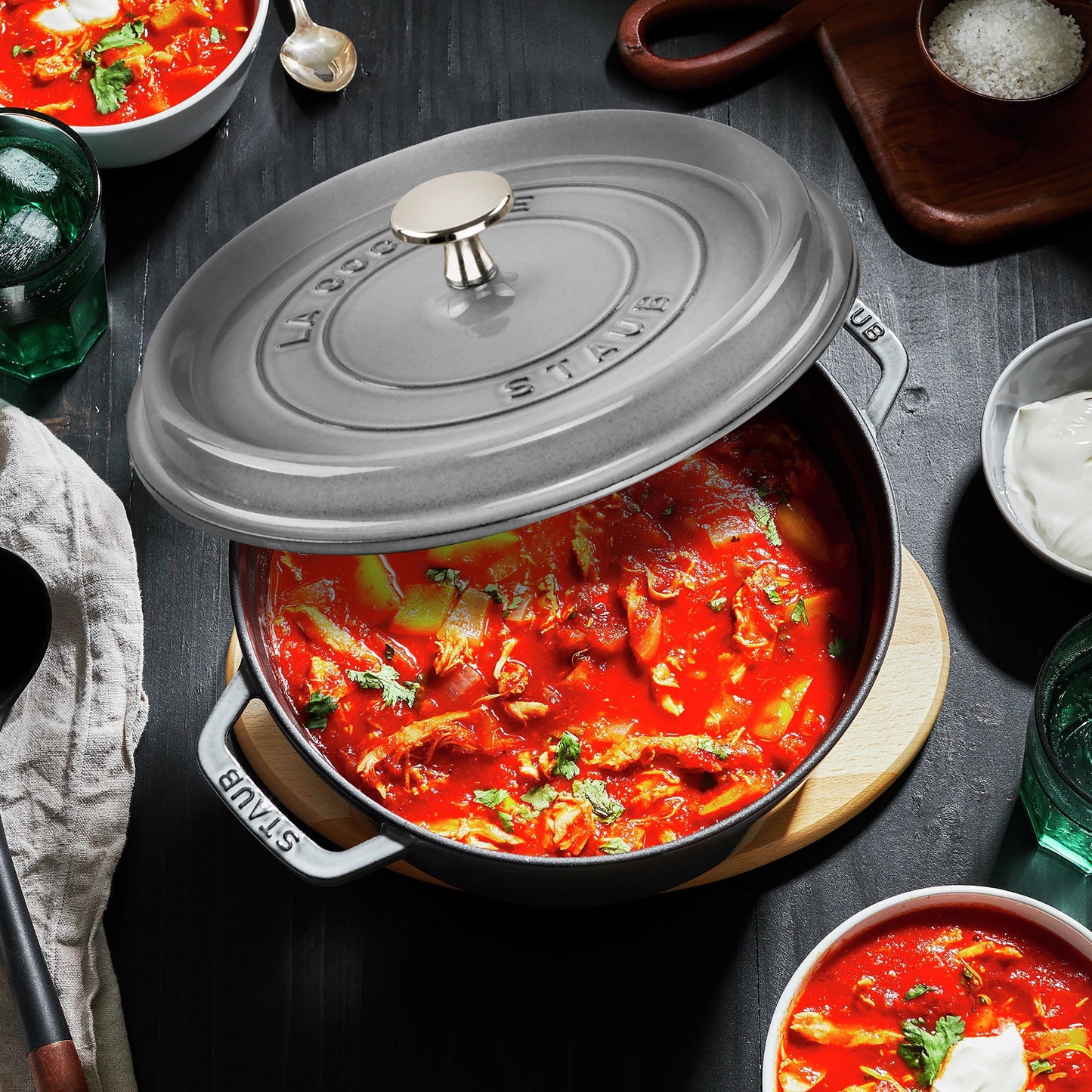 Staub 13.25-quart Graphite Gray Round Dutch Oven