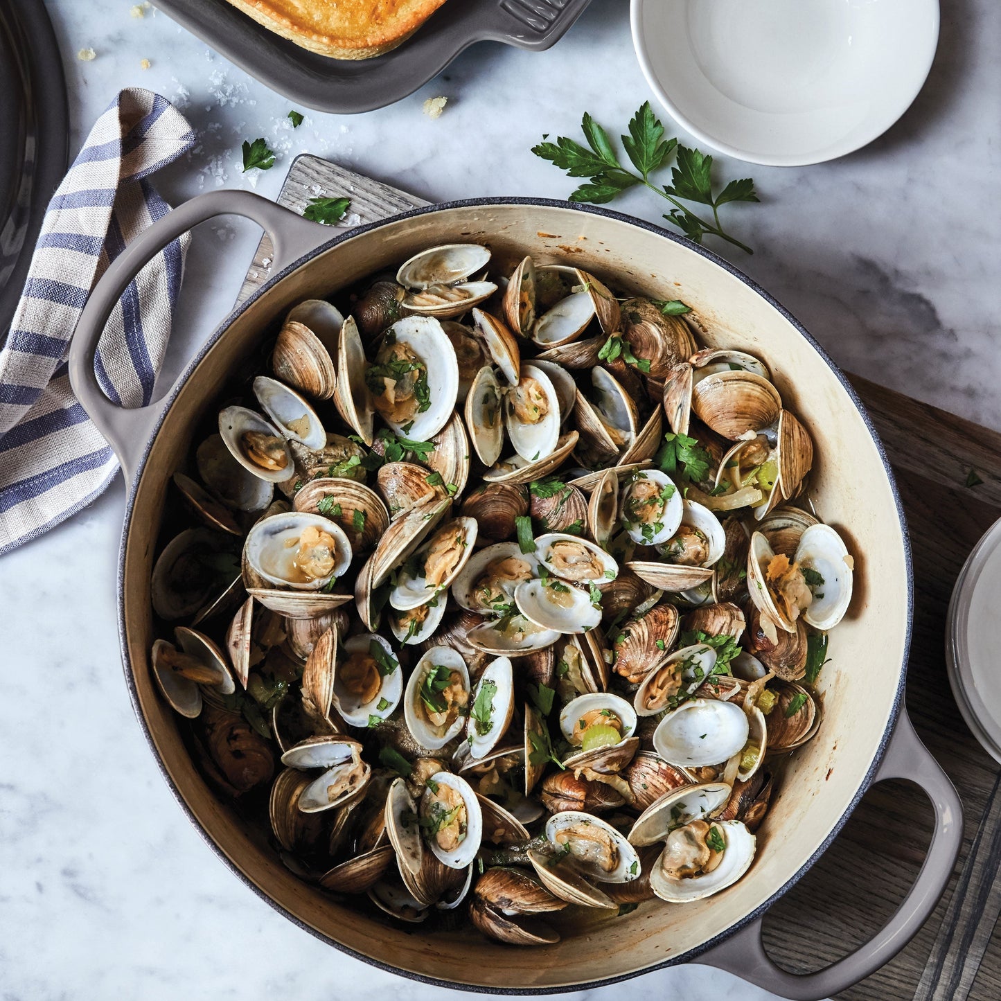 Le Creuset Signature Cast Iron 5-quart Oyster Braiser