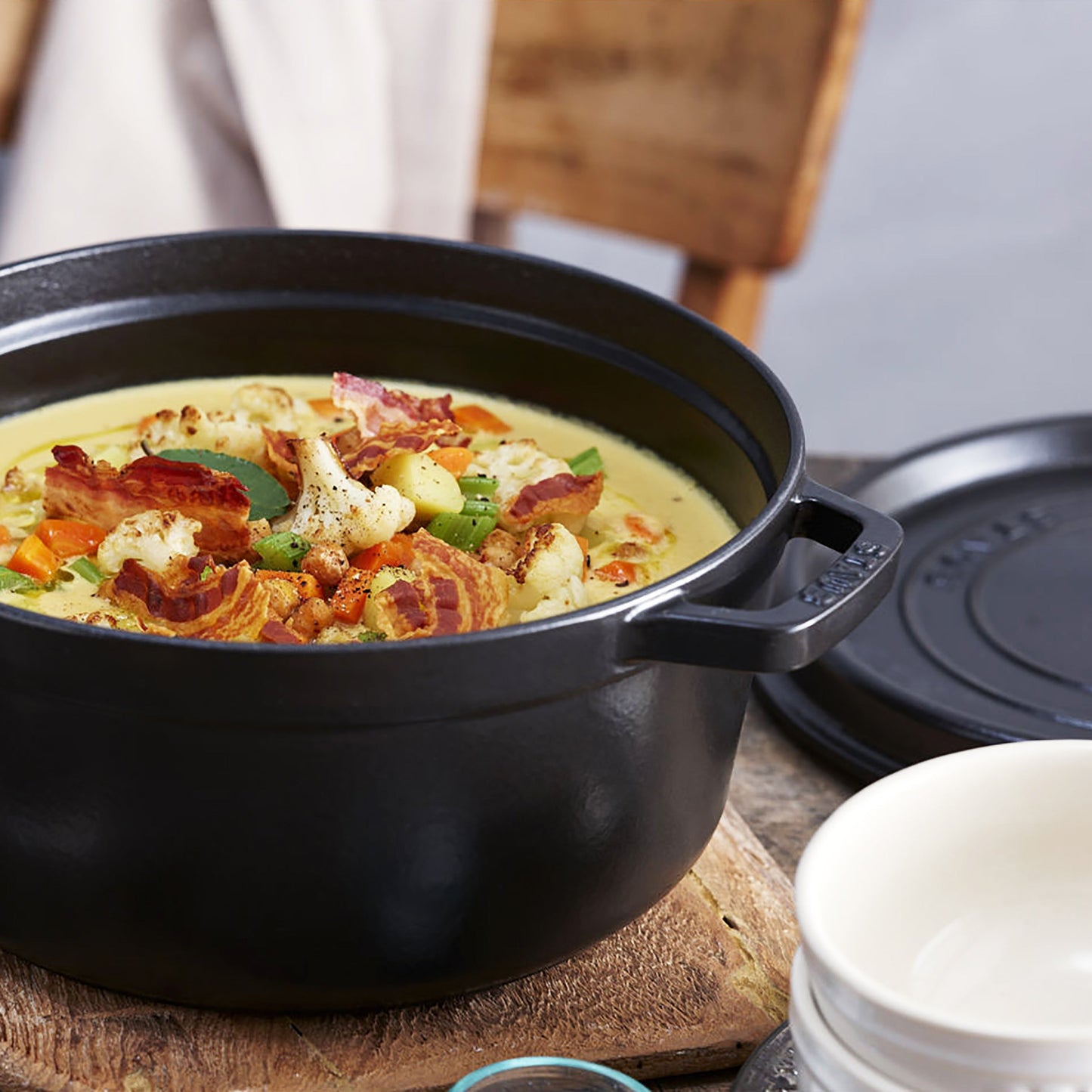 Staub 2.75-quart Matte Black Round Dutch Oven