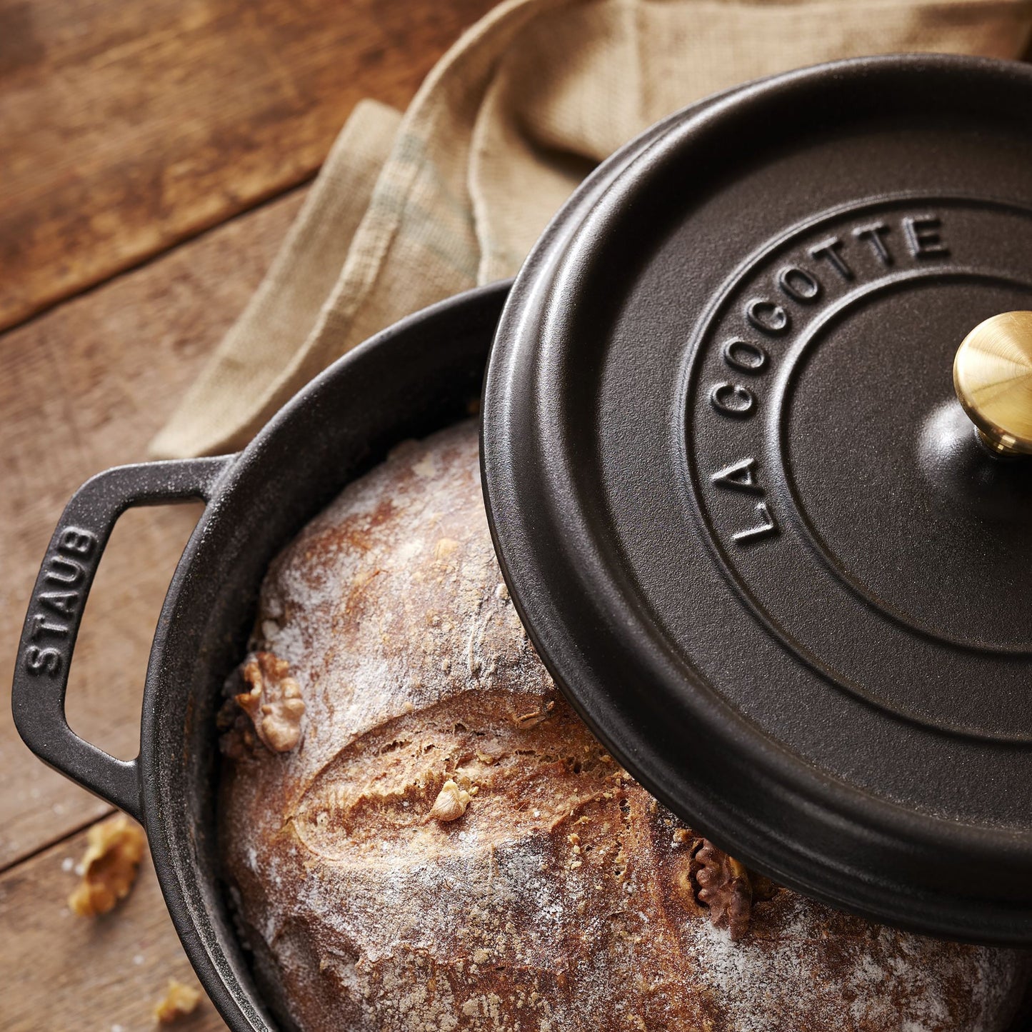 Staub 9-quart Matte Black Round Dutch Oven