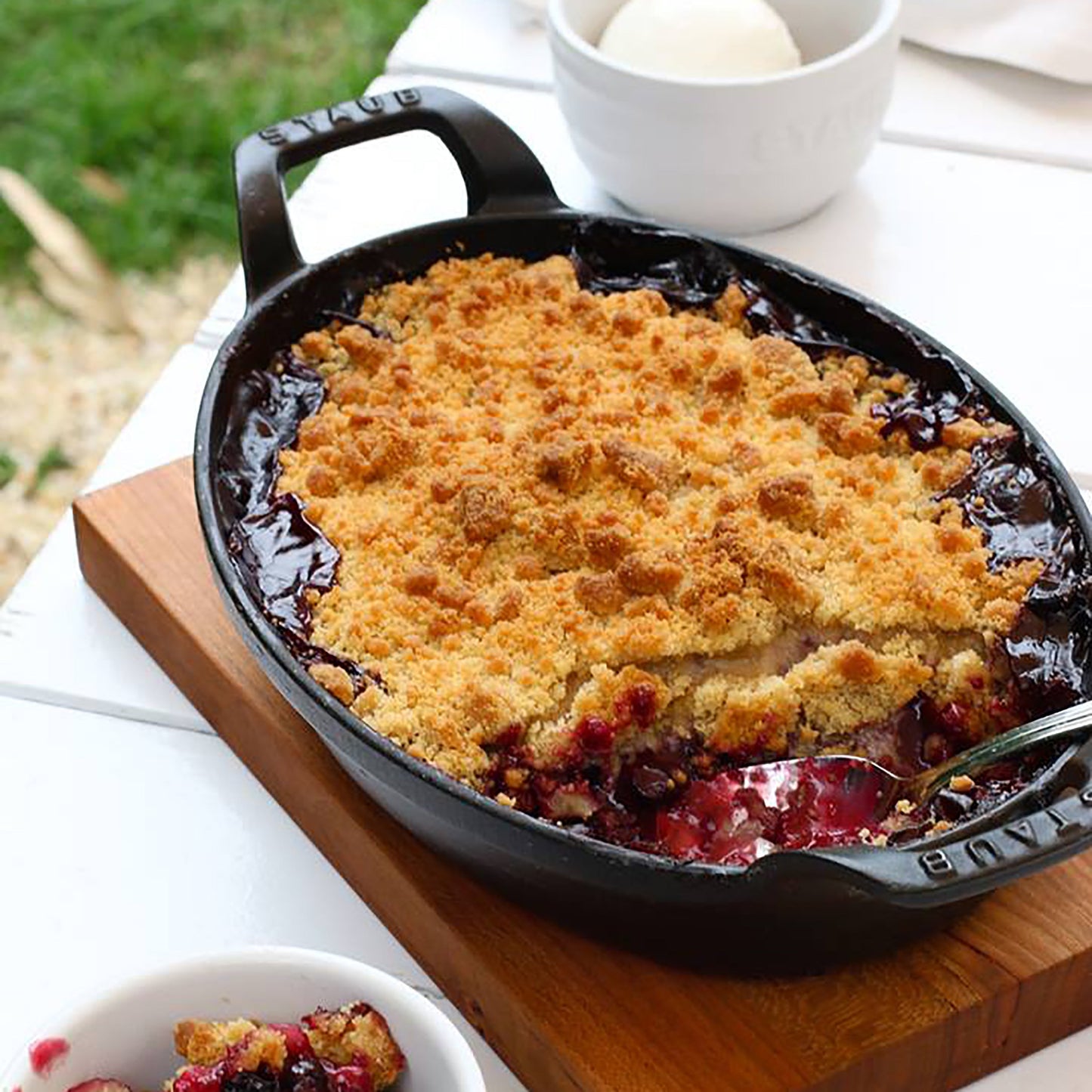 Staub Cast Iron 11" x 8" Matte Black Oval Au Gratin