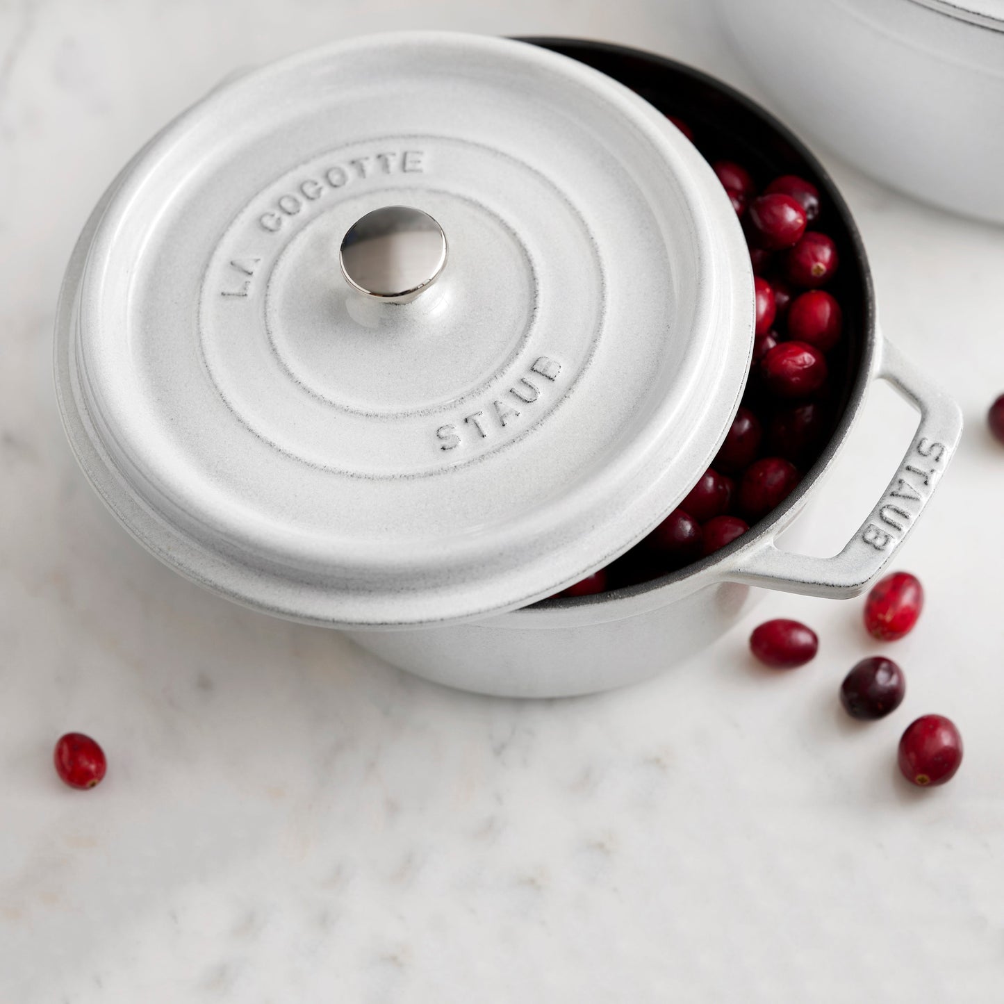 Staub 7-quart White Round Dutch Oven