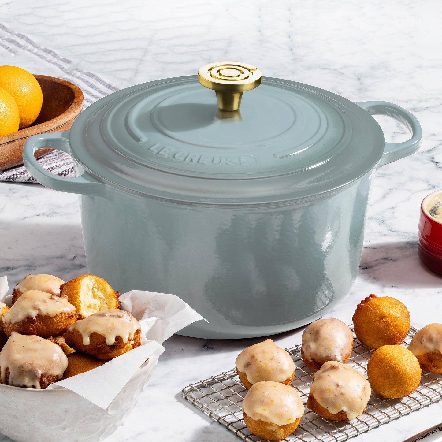 Le Creuset Signature Cast Iron 6.5-quart Sea Salt Round Deep Oven with Light Gold Crucible Knob