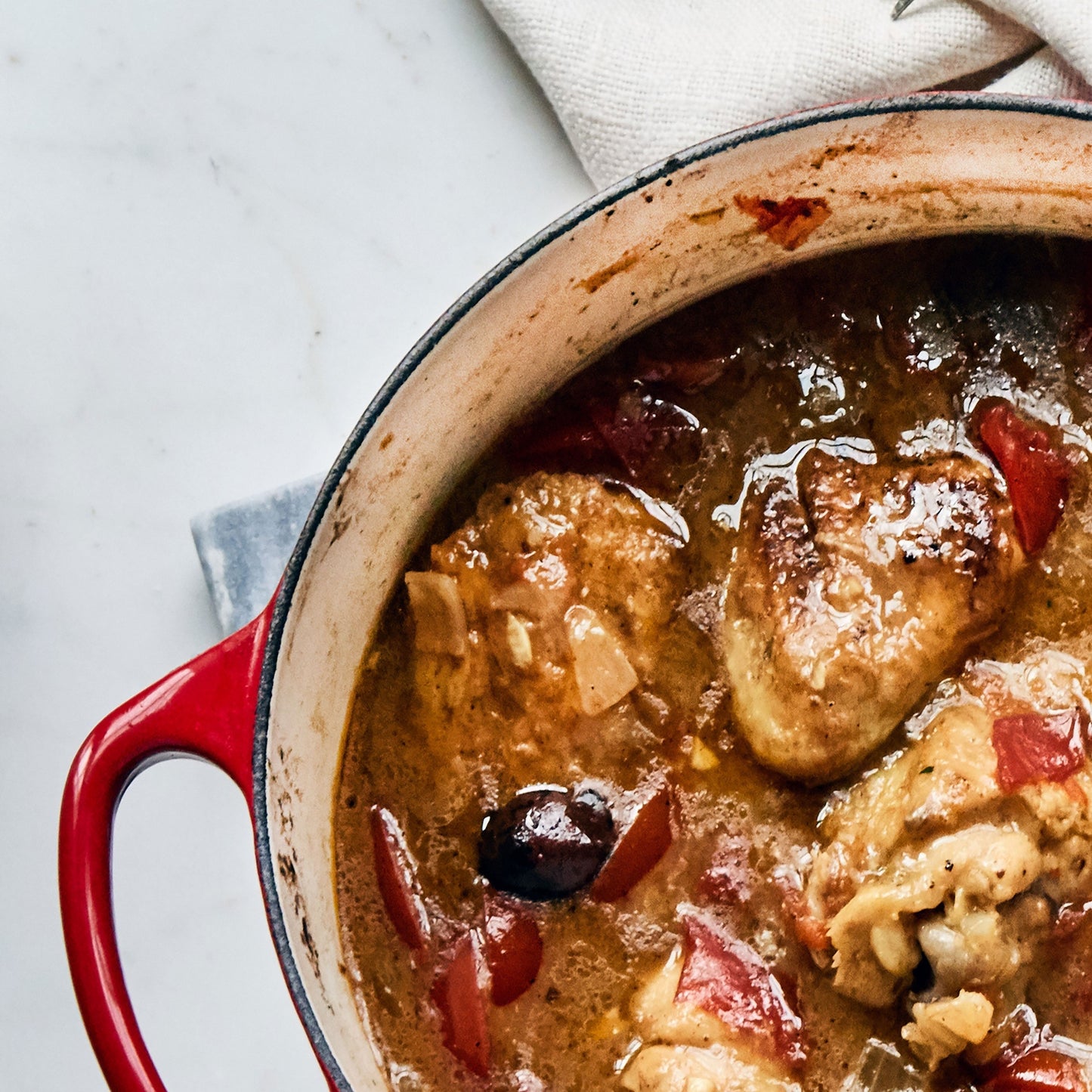 Le Creuset Signature Cast Iron 2-quart Cerise Round Dutch Oven