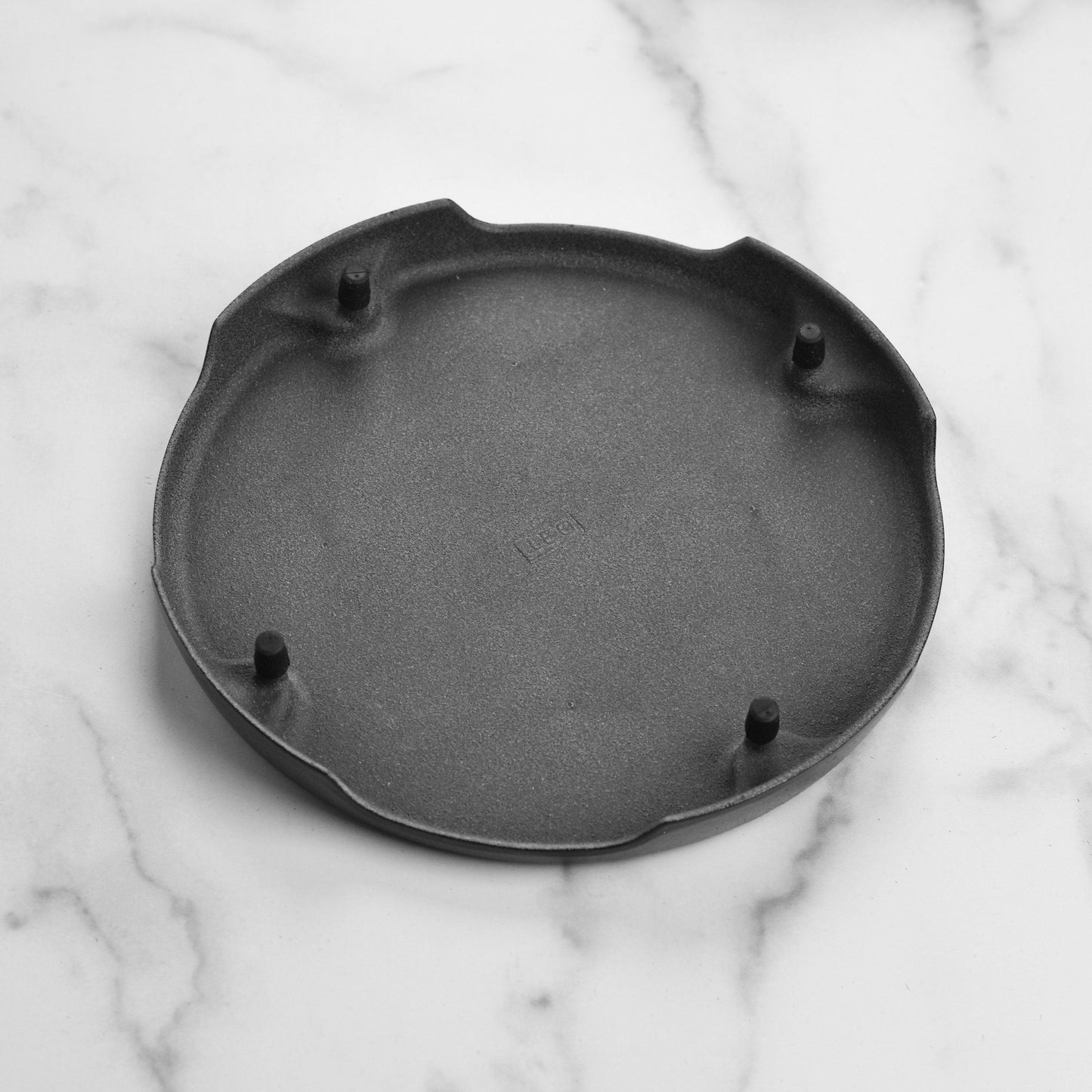 Le Creuset Signature Cast Iron 8.8" Licorice Round Trivet