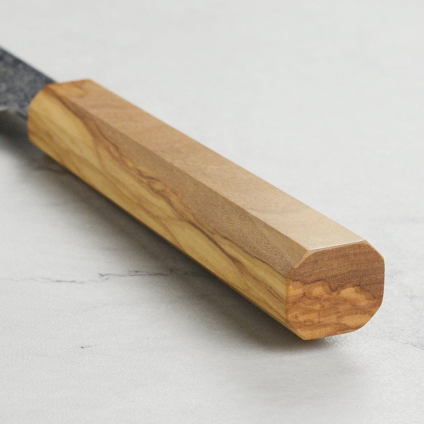 Hatsukokoro Ryuhyo SG2 Damascus 7" Santoku, Olivewood