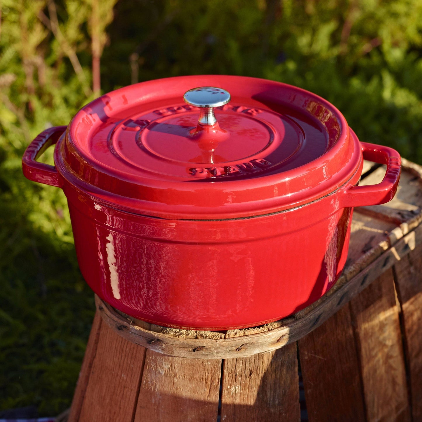 Staub 7-quart Cherry Red Round Dutch Oven