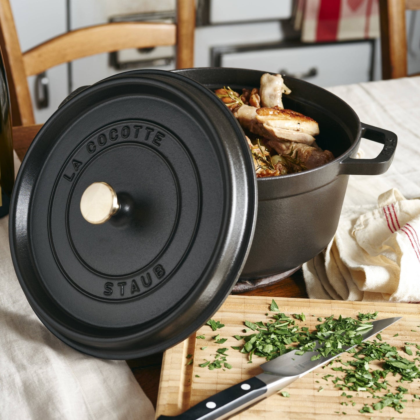 Staub 9-quart Matte Black Round Dutch Oven
