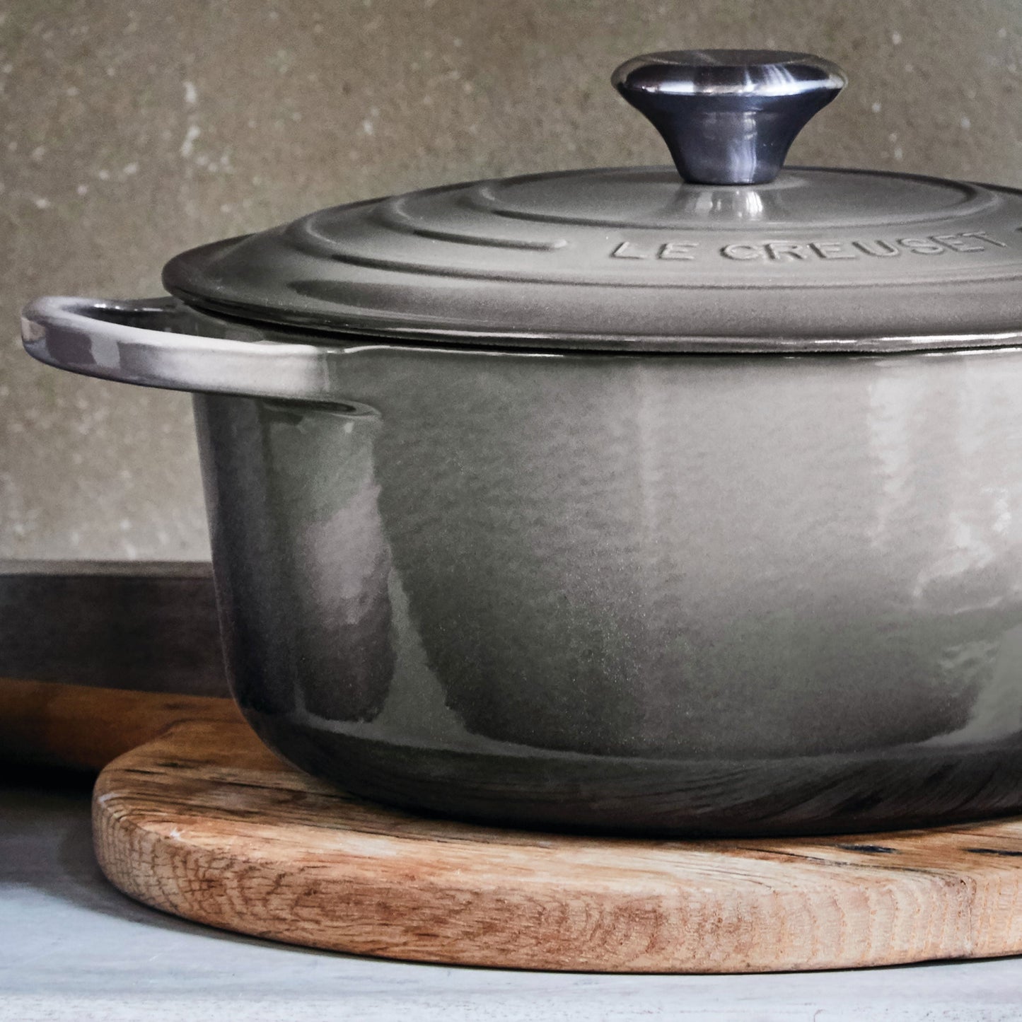 Le Creuset Signature Cast Iron 3.5-quart Oyster Round Dutch Oven & Cookbook Set