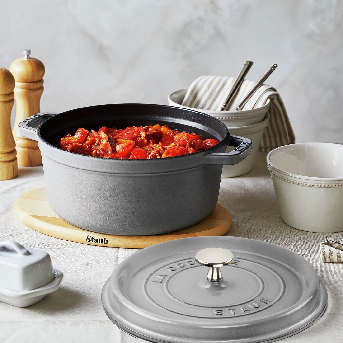 Staub 7-quart Graphite Gray Round Dutch Oven