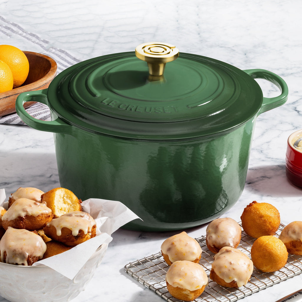 Le Creuset Signature Cast Iron 6.5-quart Artichaut Round Deep Oven with Light Gold Crucible Knob