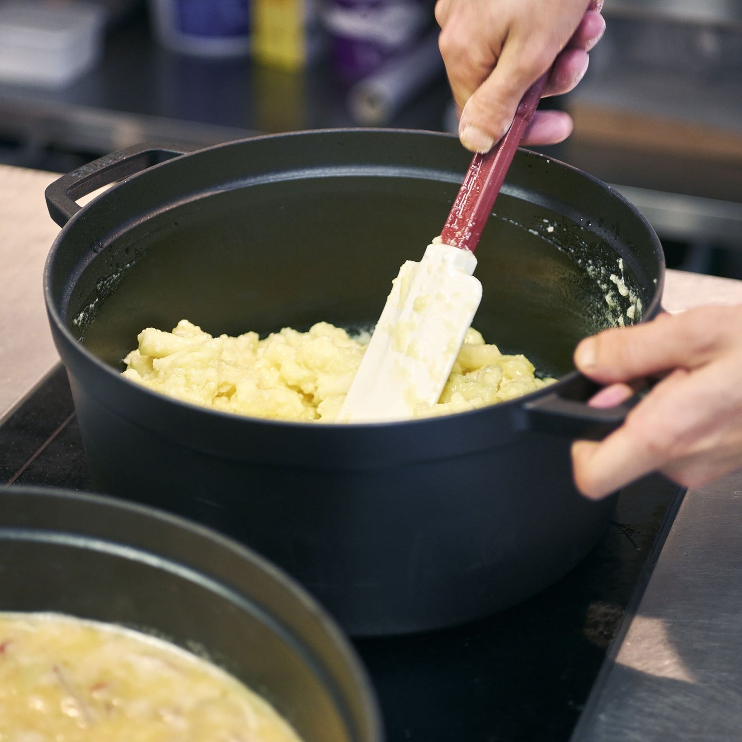 Staub 2.75-quart Matte Black Round Dutch Oven
