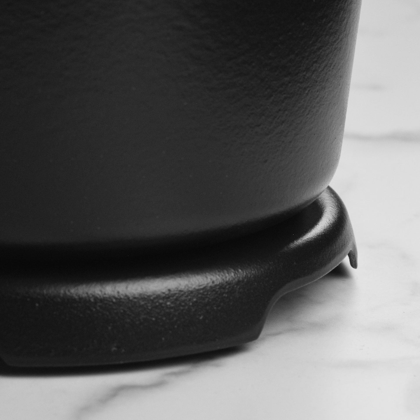 Le Creuset Signature Cast Iron 8.8" Licorice Round Trivet