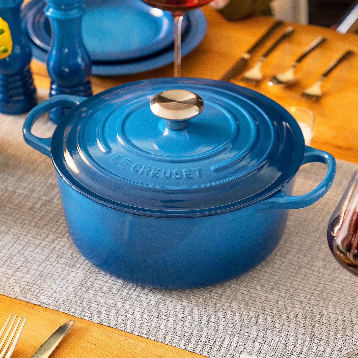 Le Creuset Signature Cast Iron 4.5-quart Marseille Round Dutch Oven