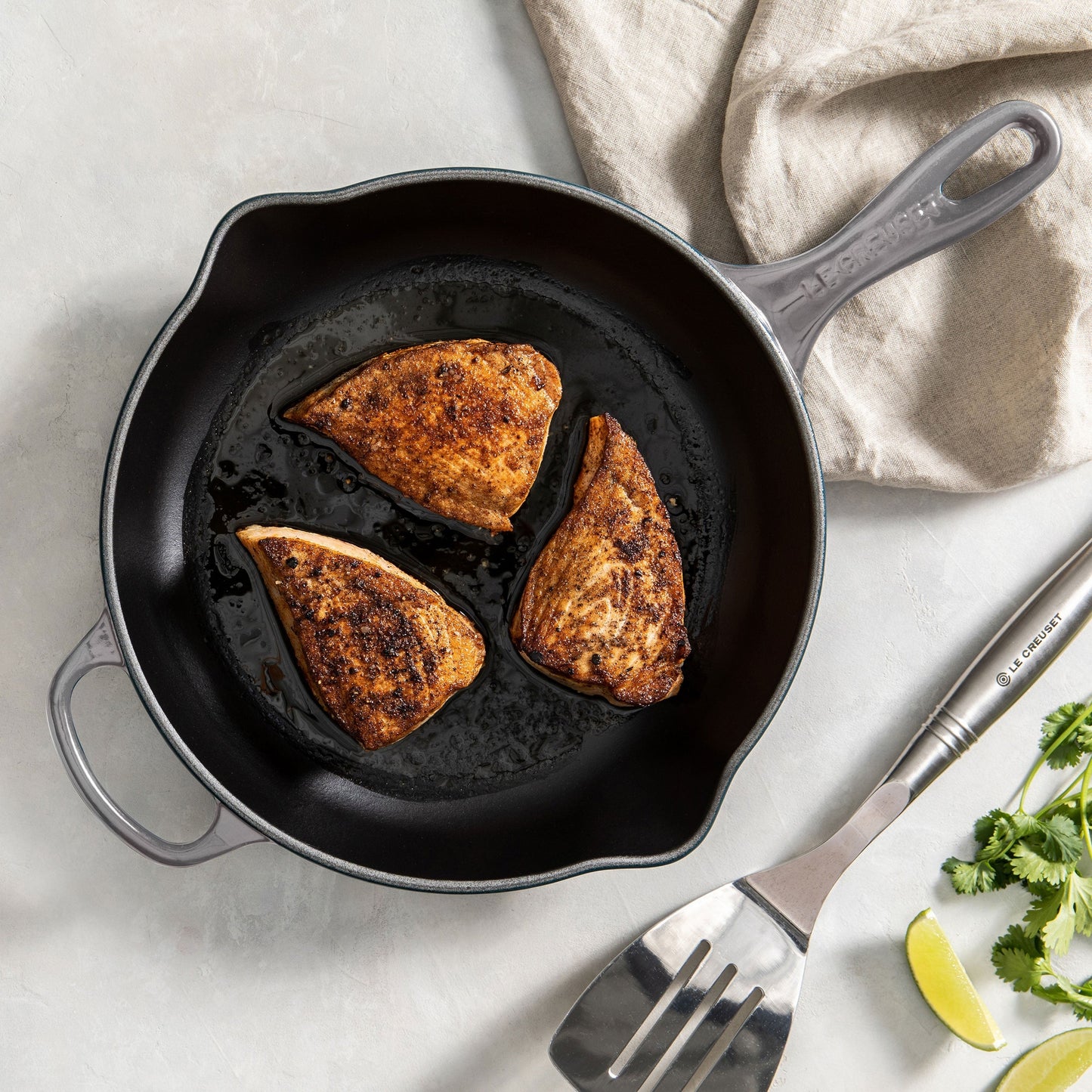 Le Creuset Signature Cast Iron 9" Oyster Skillet
