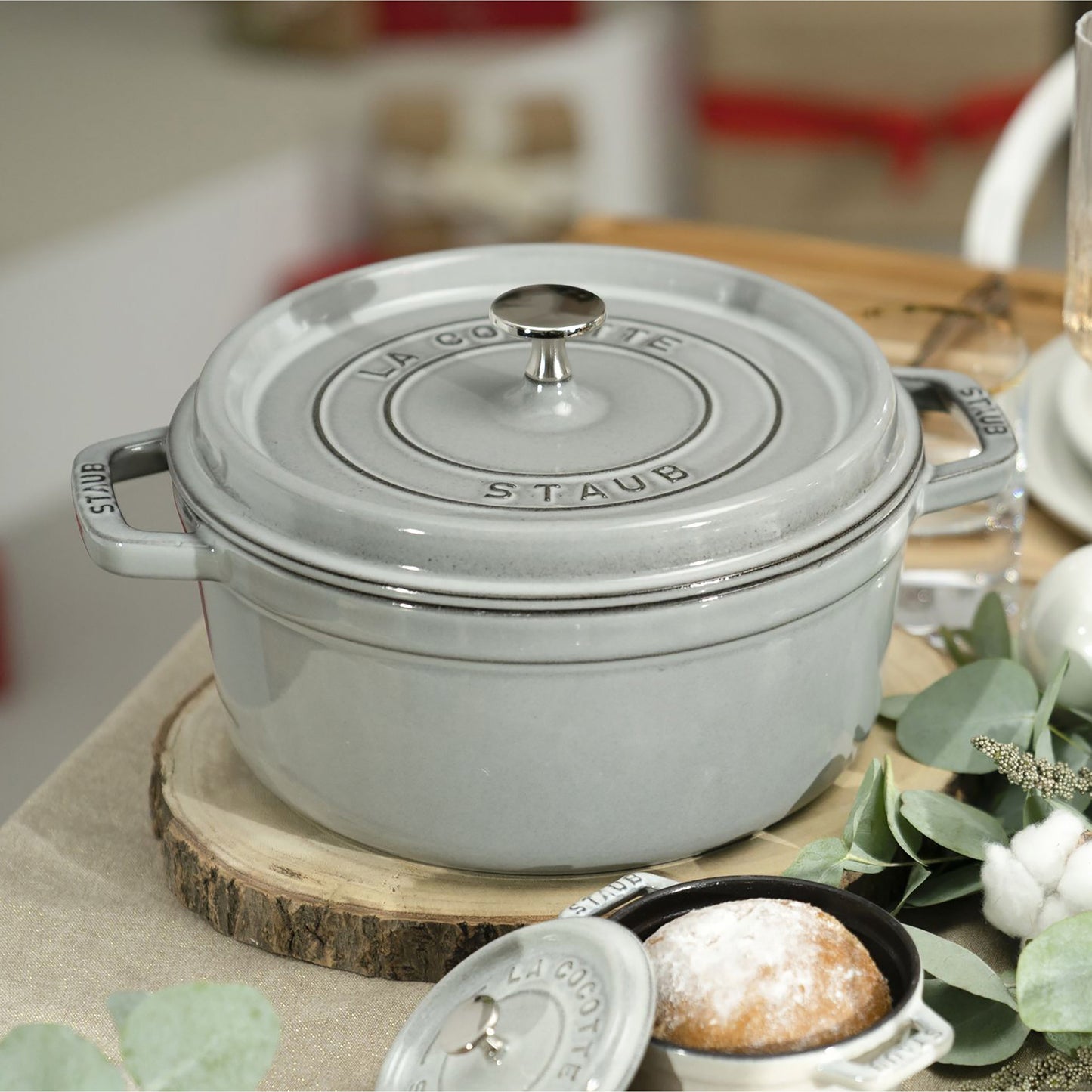 Staub 7-quart Graphite Gray Round Dutch Oven